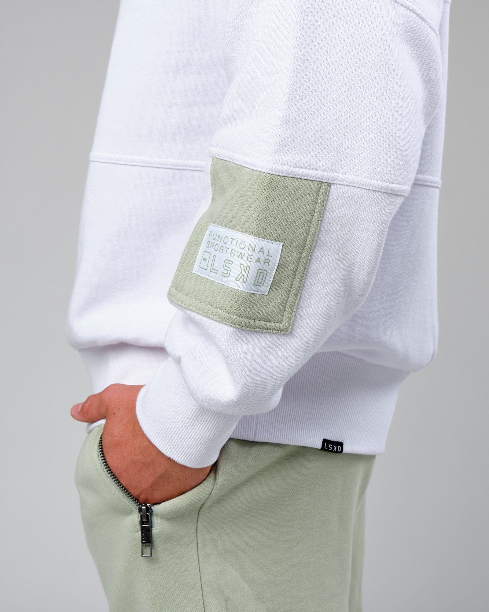 Model wearing Slam Sweater Oversize - White-Desert Sage