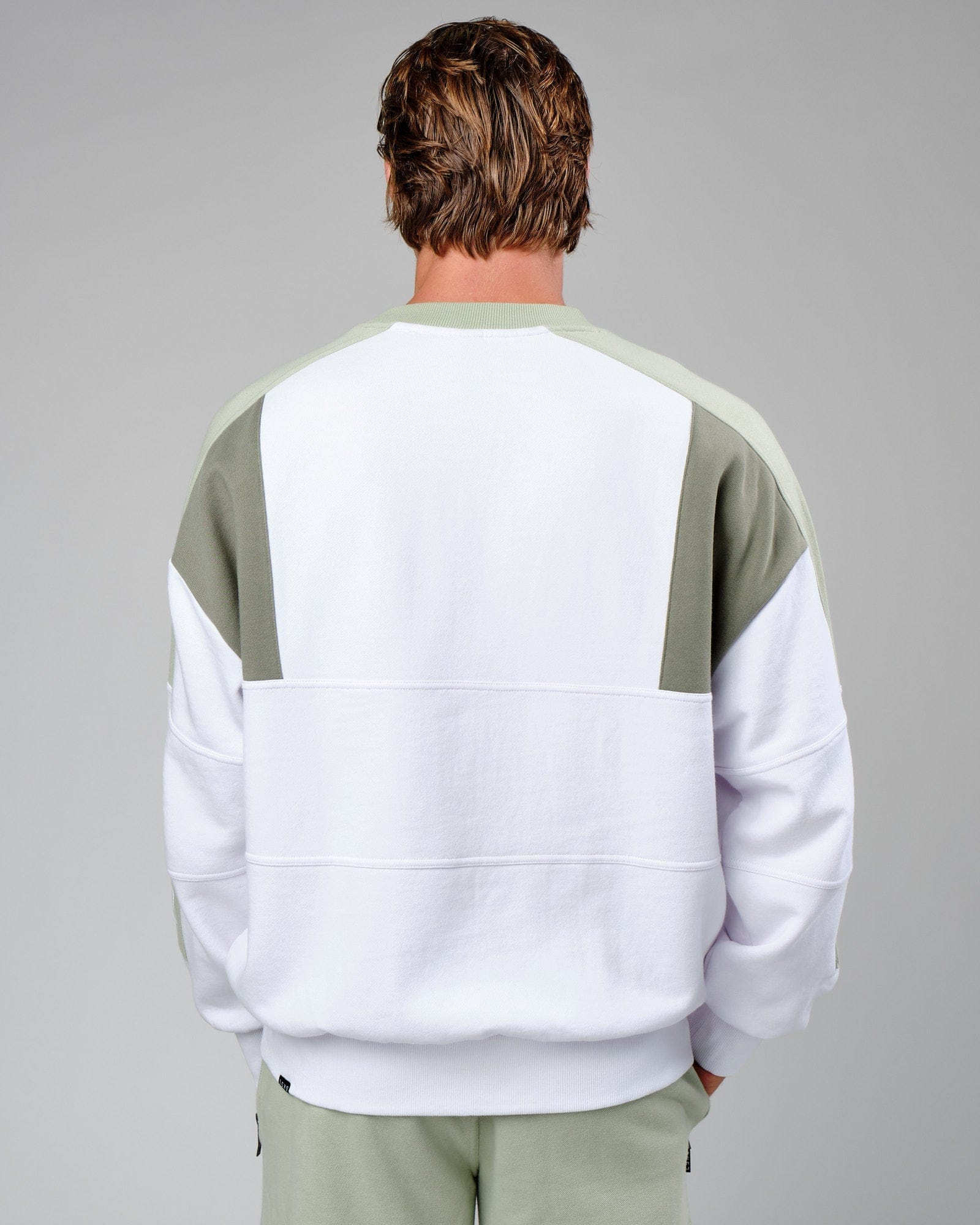 Model wearing Slam Sweater Oversize - White-Desert Sage