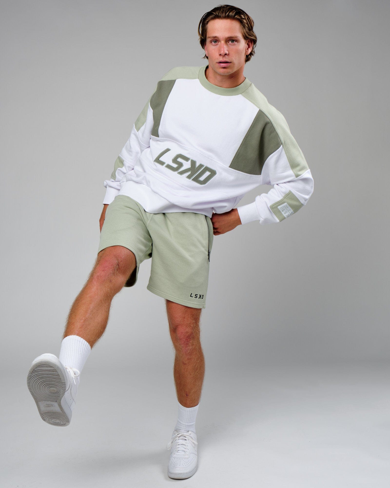 Model wearing Slam Sweater Oversize - White-Desert Sage