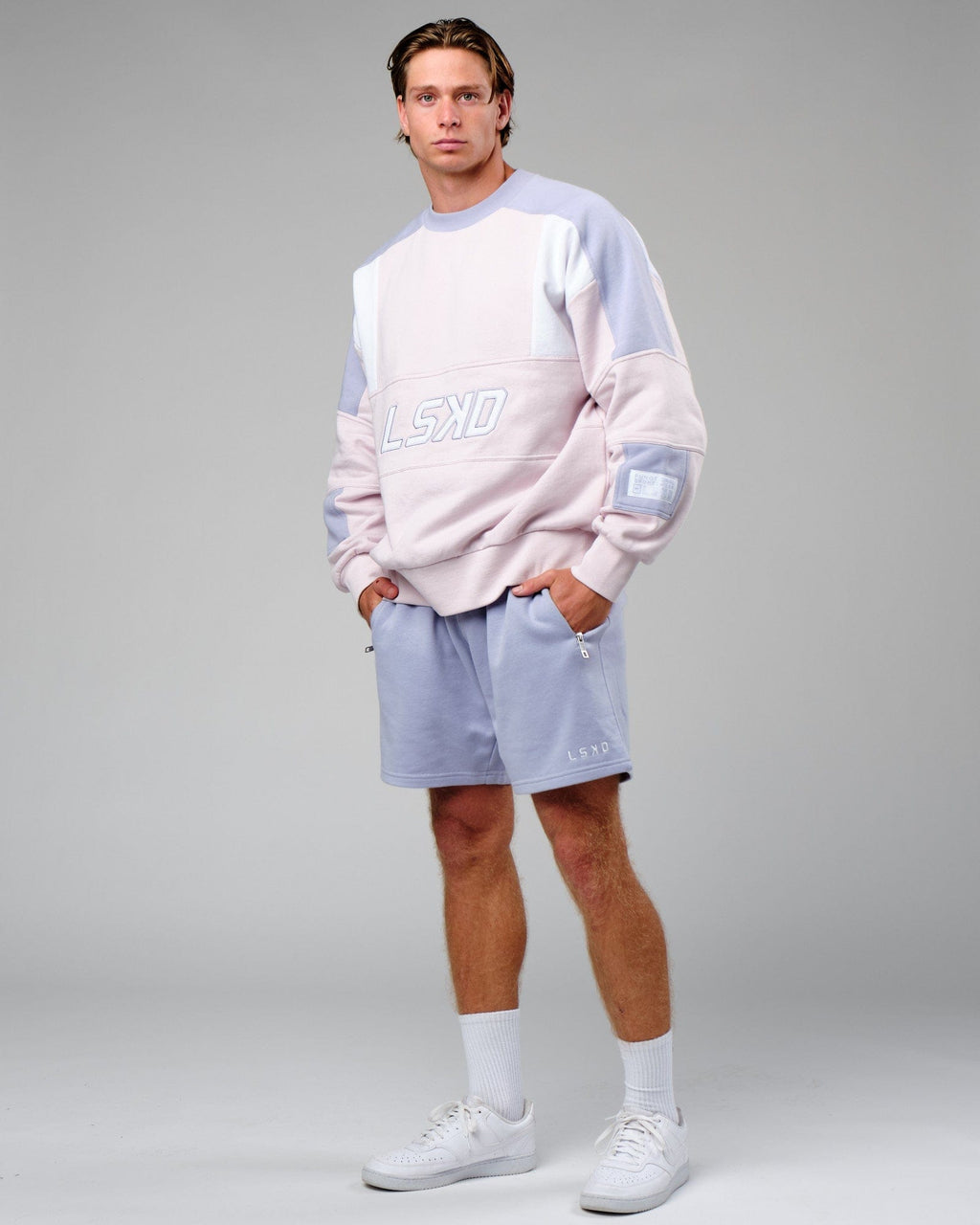 Model wearing Slam Sweater Oversize - Orchid Ice
