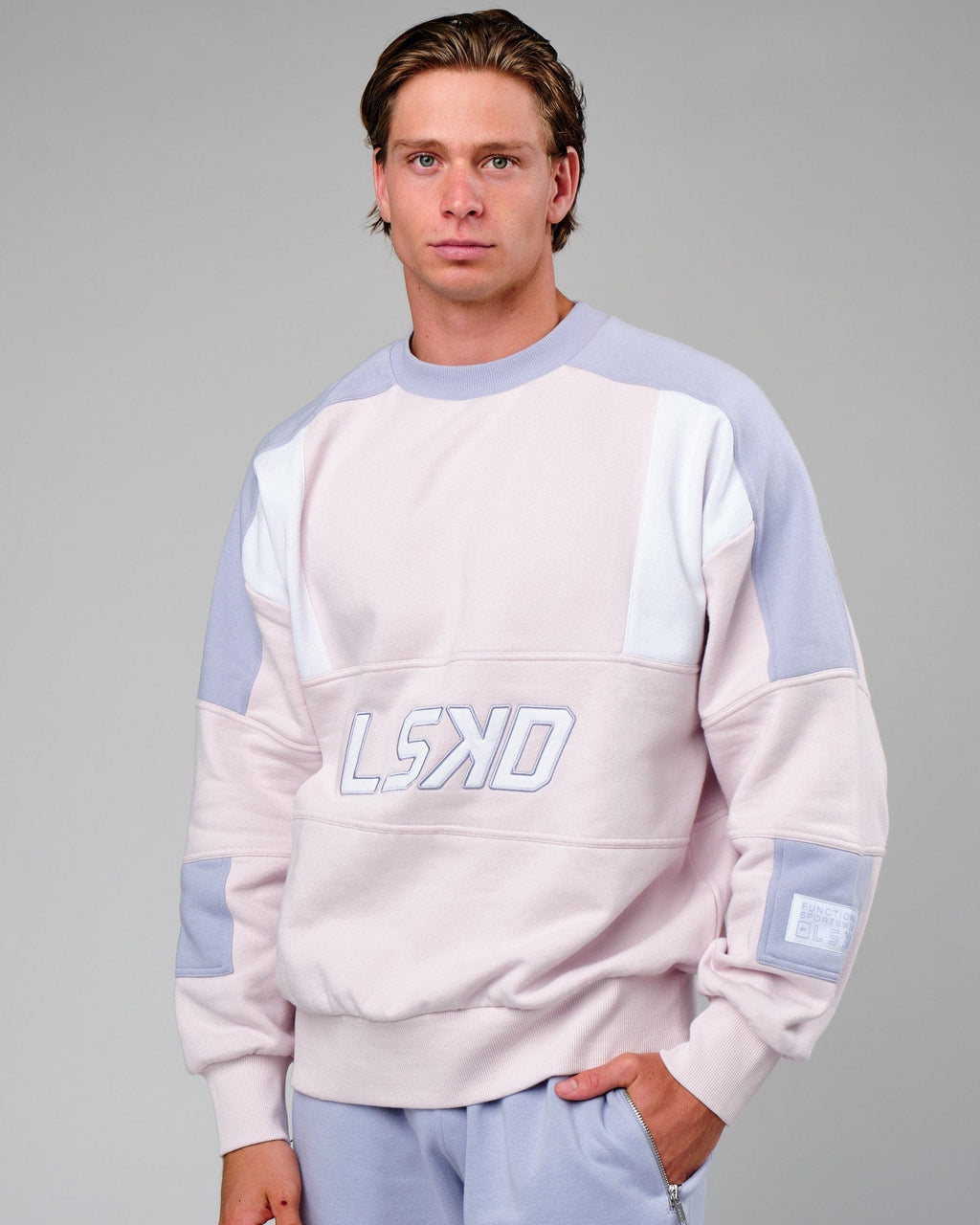 Model wearing Slam Sweater Oversize - Orchid Ice