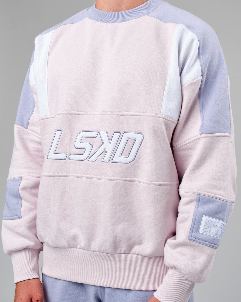 Model wearing Slam Sweater Oversize - Orchid Ice