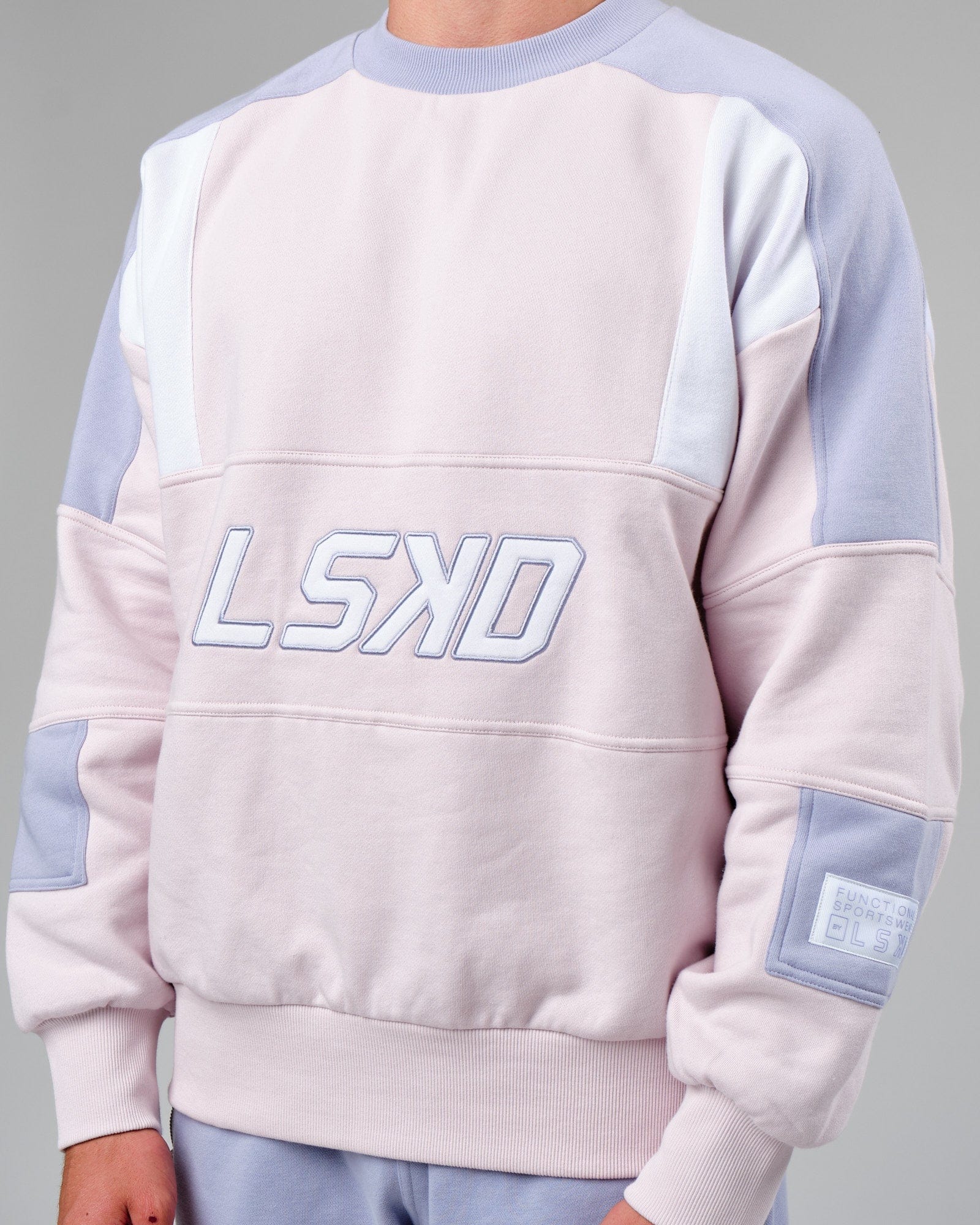 Model wearing Slam Sweater Oversize - Orchid Ice