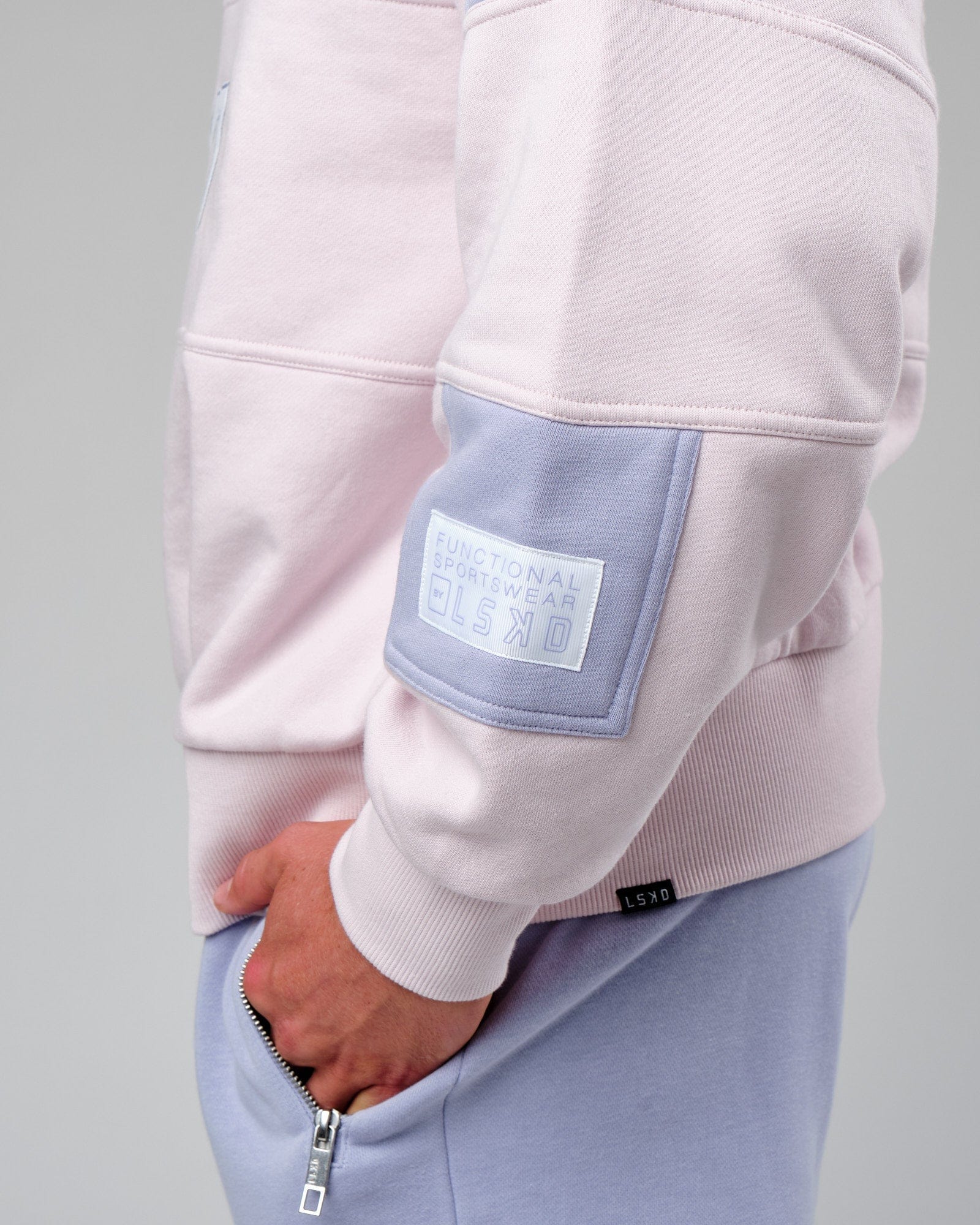 Model wearing Slam Sweater Oversize - Orchid Ice