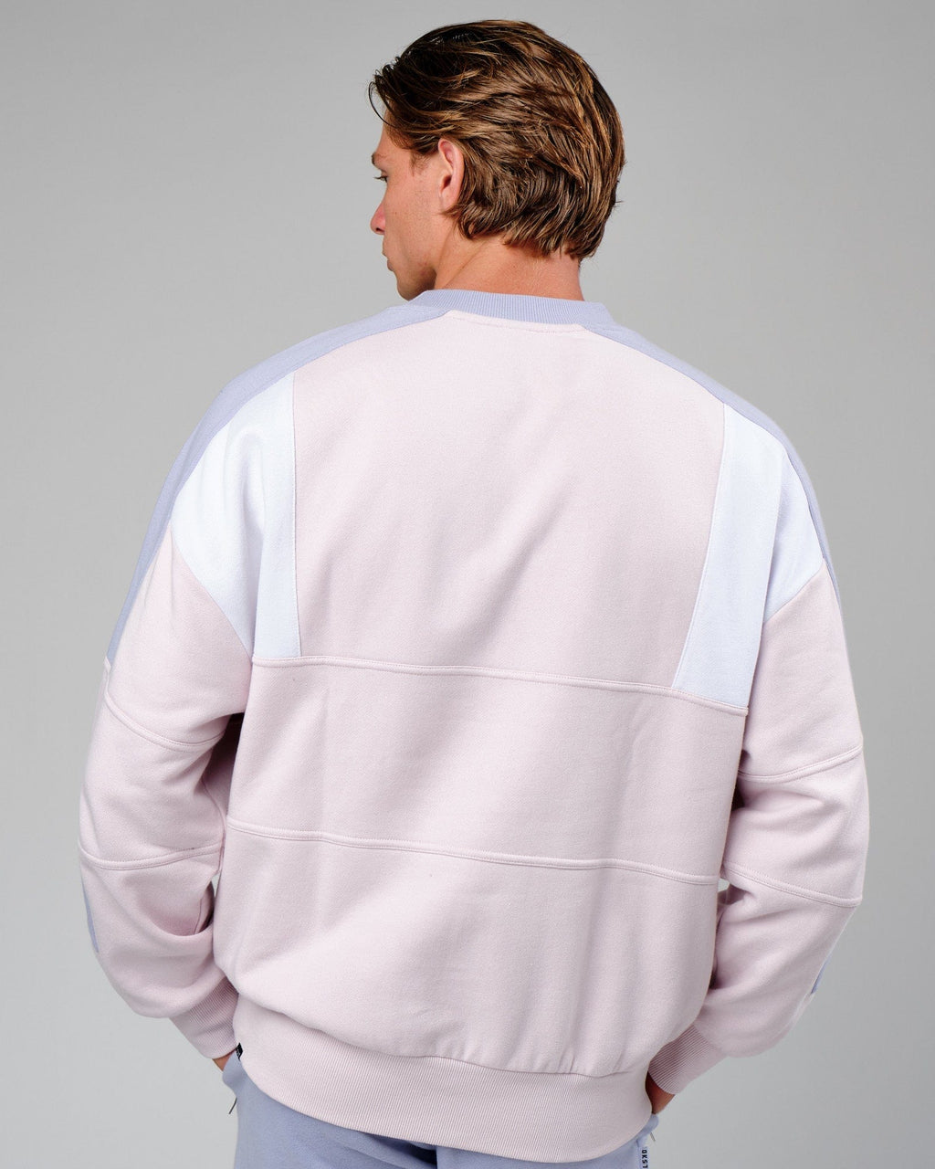 Model wearing Slam Sweater Oversize - Orchid Ice