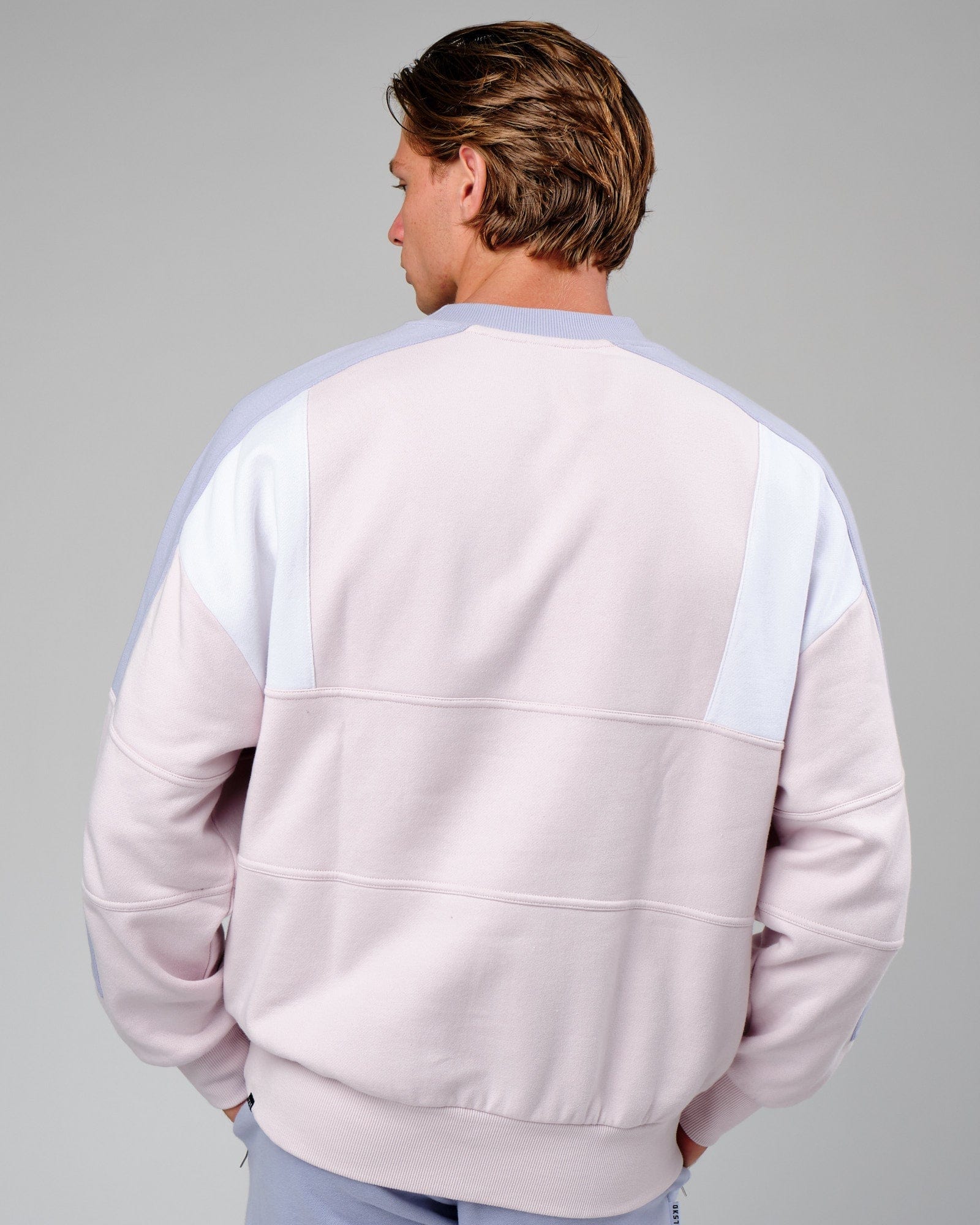 Model wearing Slam Sweater Oversize - Orchid Ice