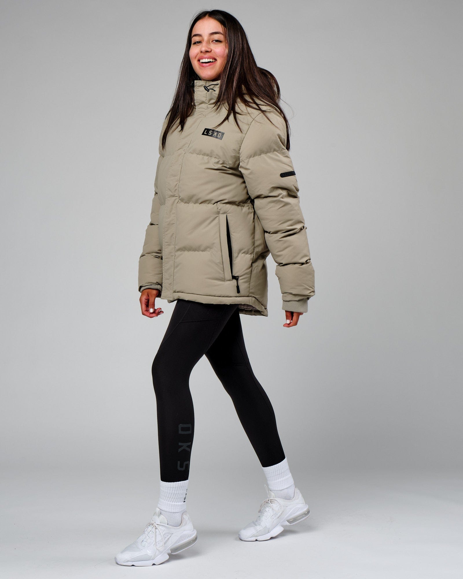 Model wearing Unisex Roasted Puffer Jacket Oversize 22 - Laurel Oak