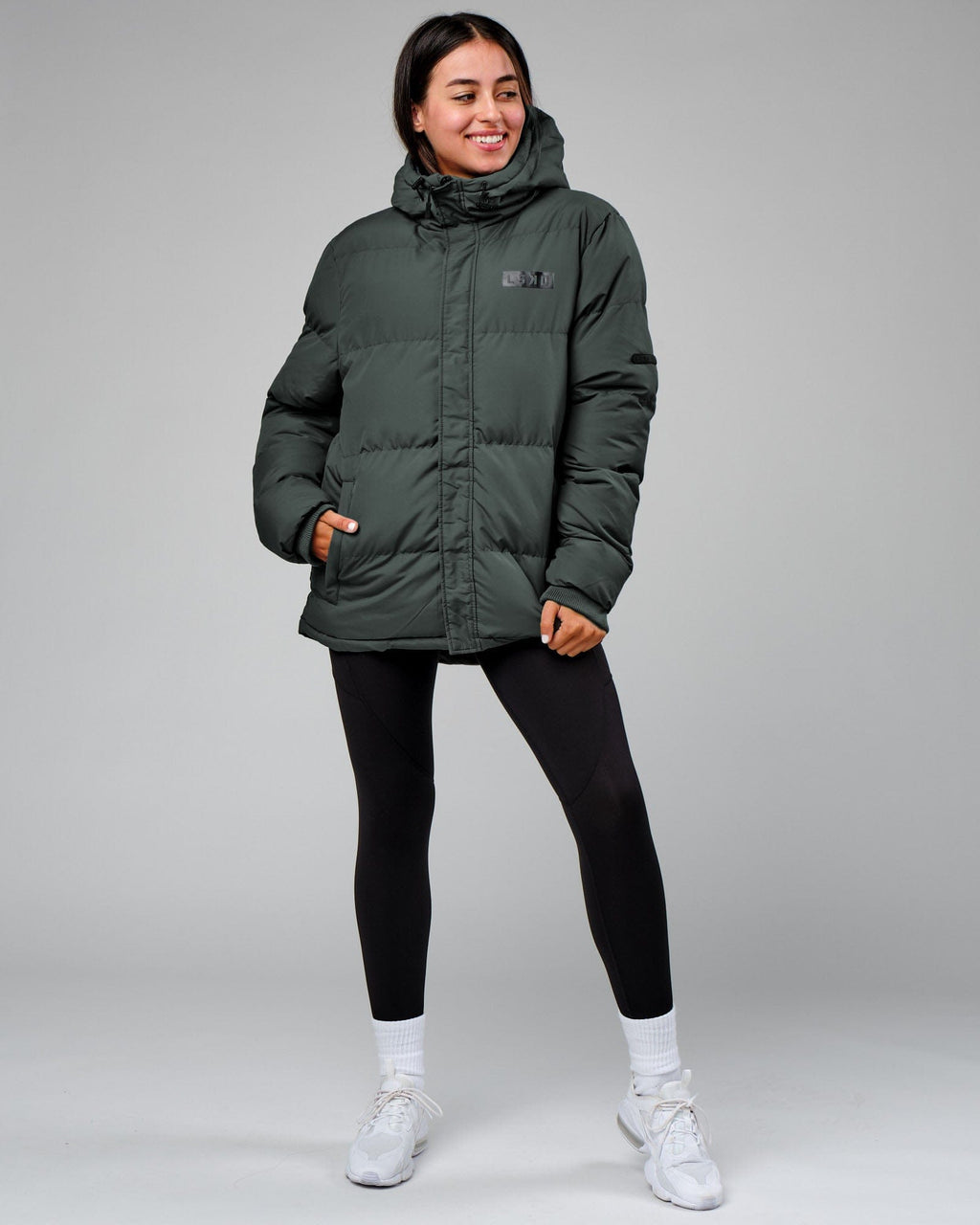 Model wearing Unisex Roasted Puffer Jacket Oversize 22 - Carbon Green