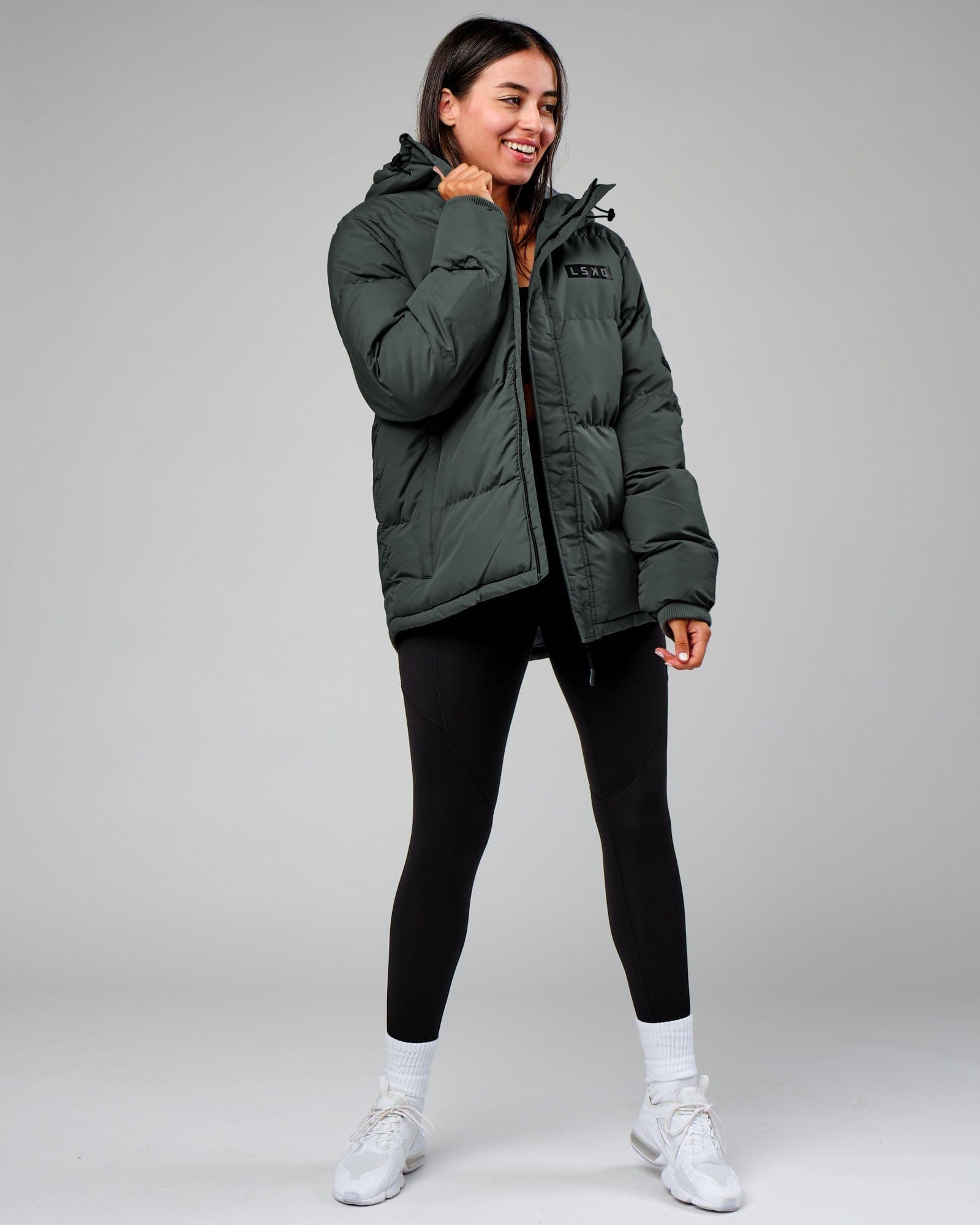 Model wearing Unisex Roasted Puffer Jacket Oversize 22 - Carbon Green