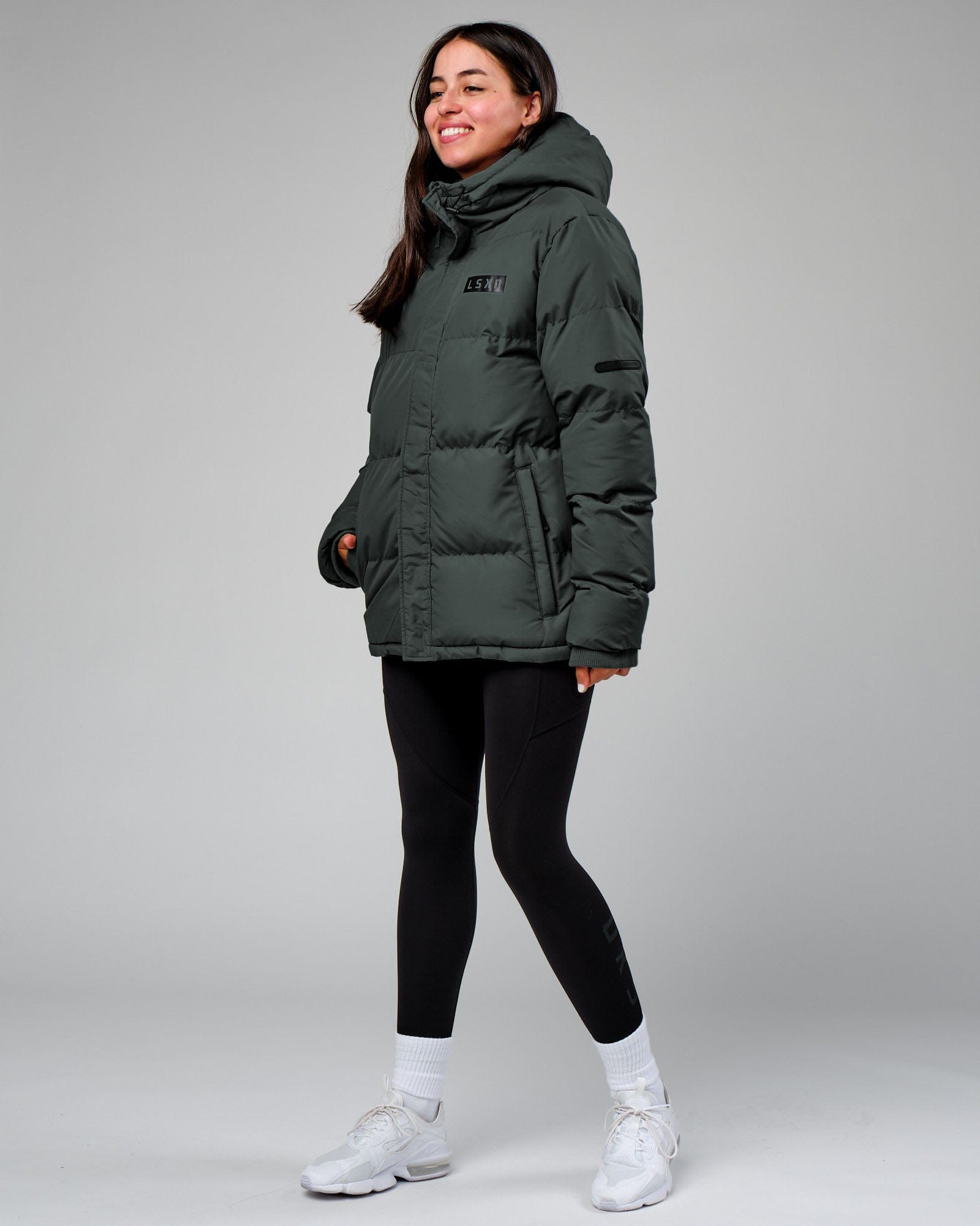 Model wearing Unisex Roasted Puffer Jacket Oversize 22 - Carbon Green