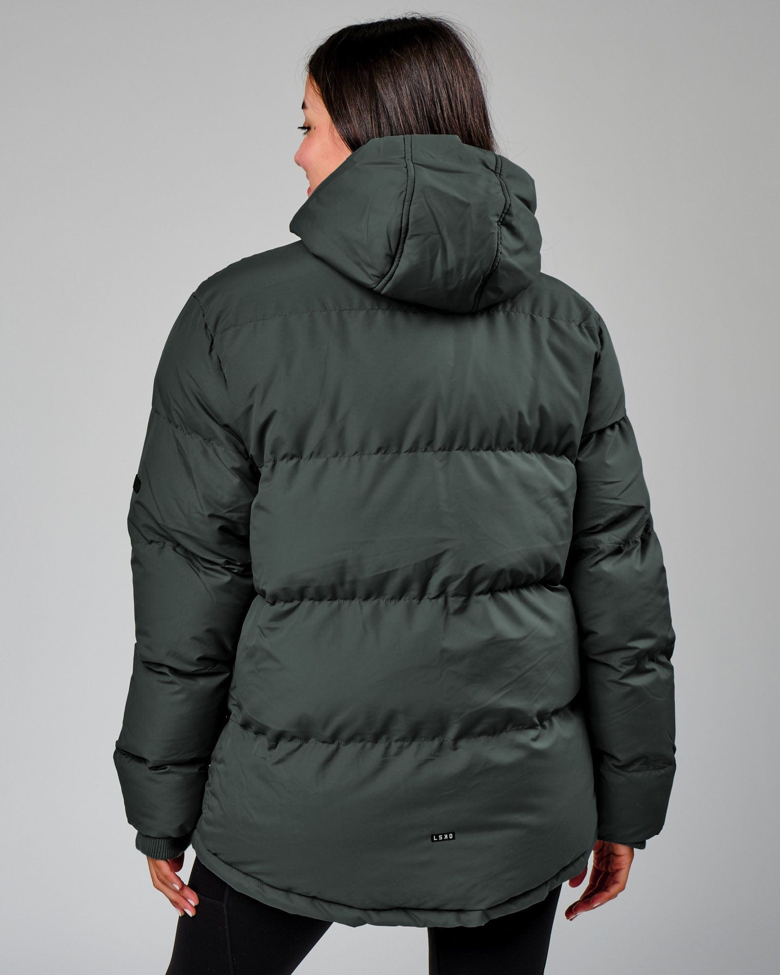 Model wearing Unisex Roasted Puffer Jacket Oversize 22 - Carbon Green