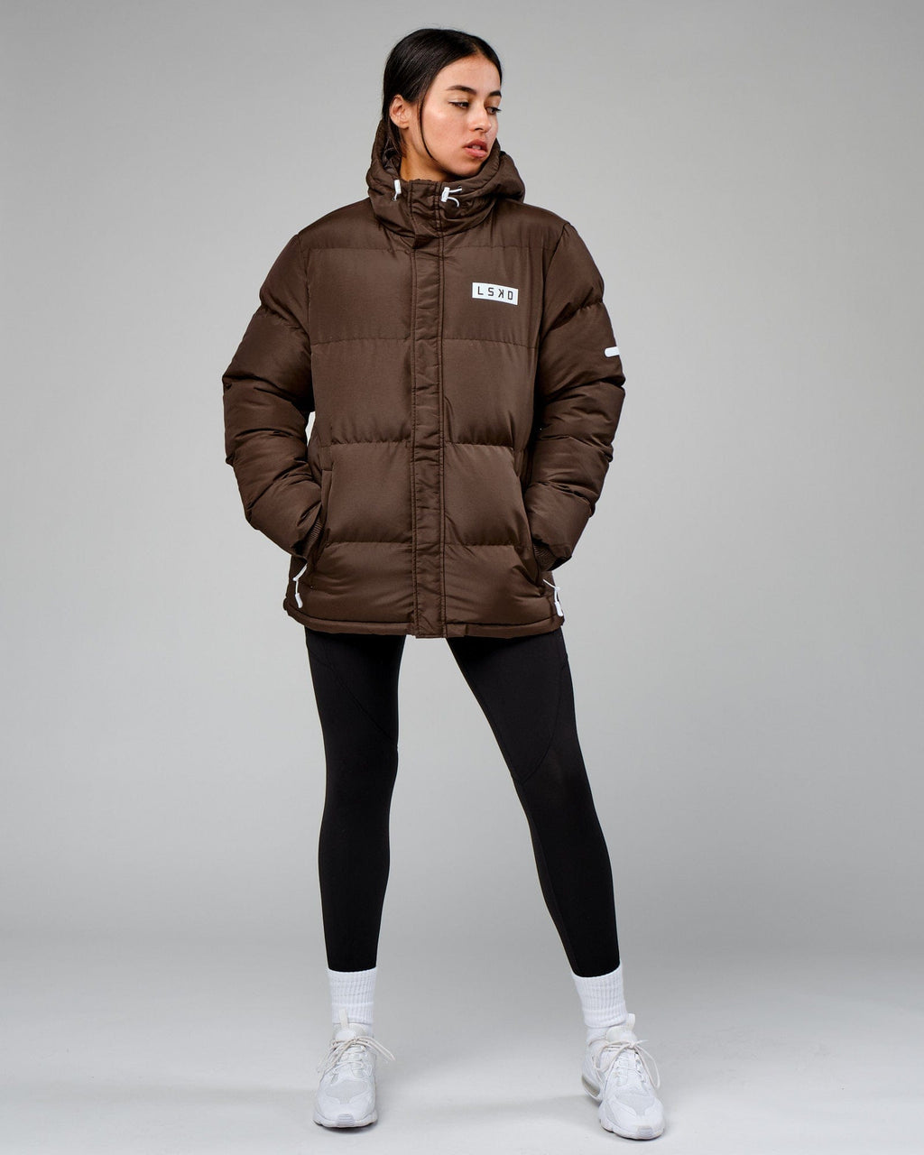 Model wearing Unisex Roasted Puffer Jacket Oversize 22 - Walnut