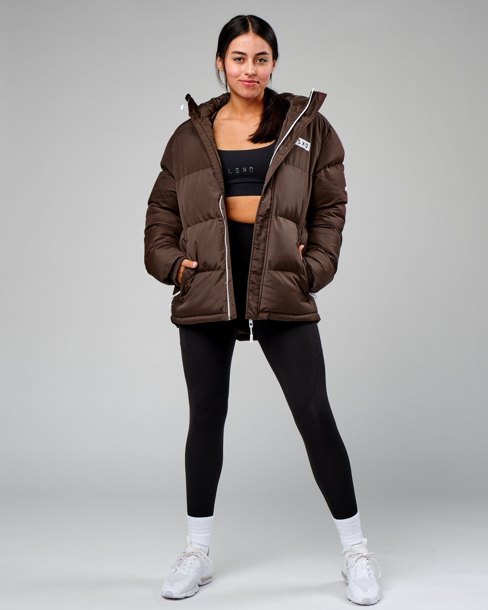 Model wearing Unisex Roasted Puffer Jacket Oversize 22 - Walnut