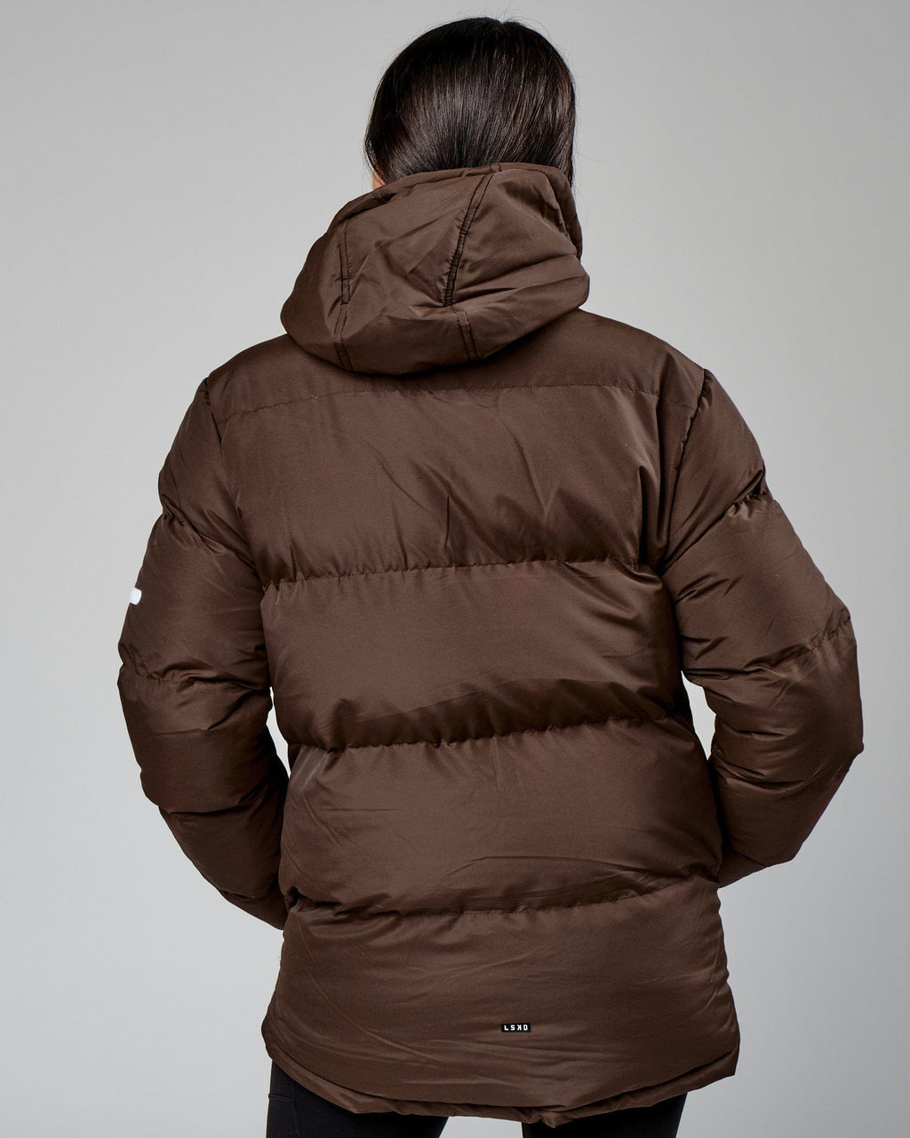 Model wearing Unisex Roasted Puffer Jacket Oversize 22 - Walnut