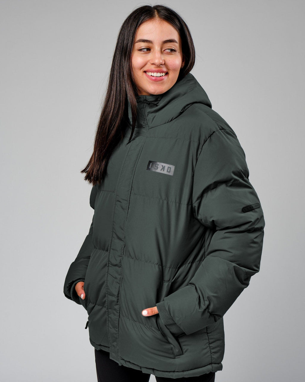 Model wearing Unisex Roasted Puffer Jacket Oversize 22 - Carbon Green