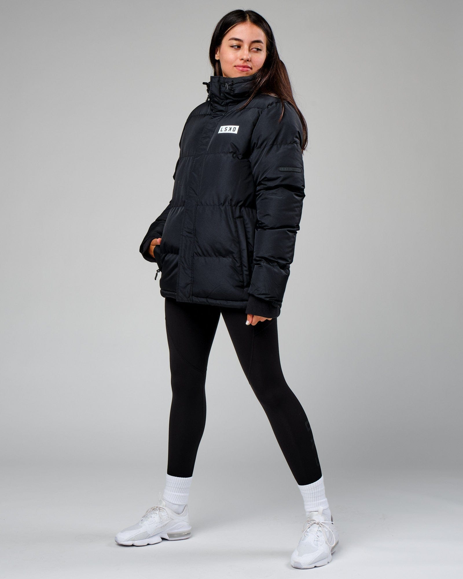 Model wearing Unisex Roasted Puffer Jacket Oversize 22 - Black