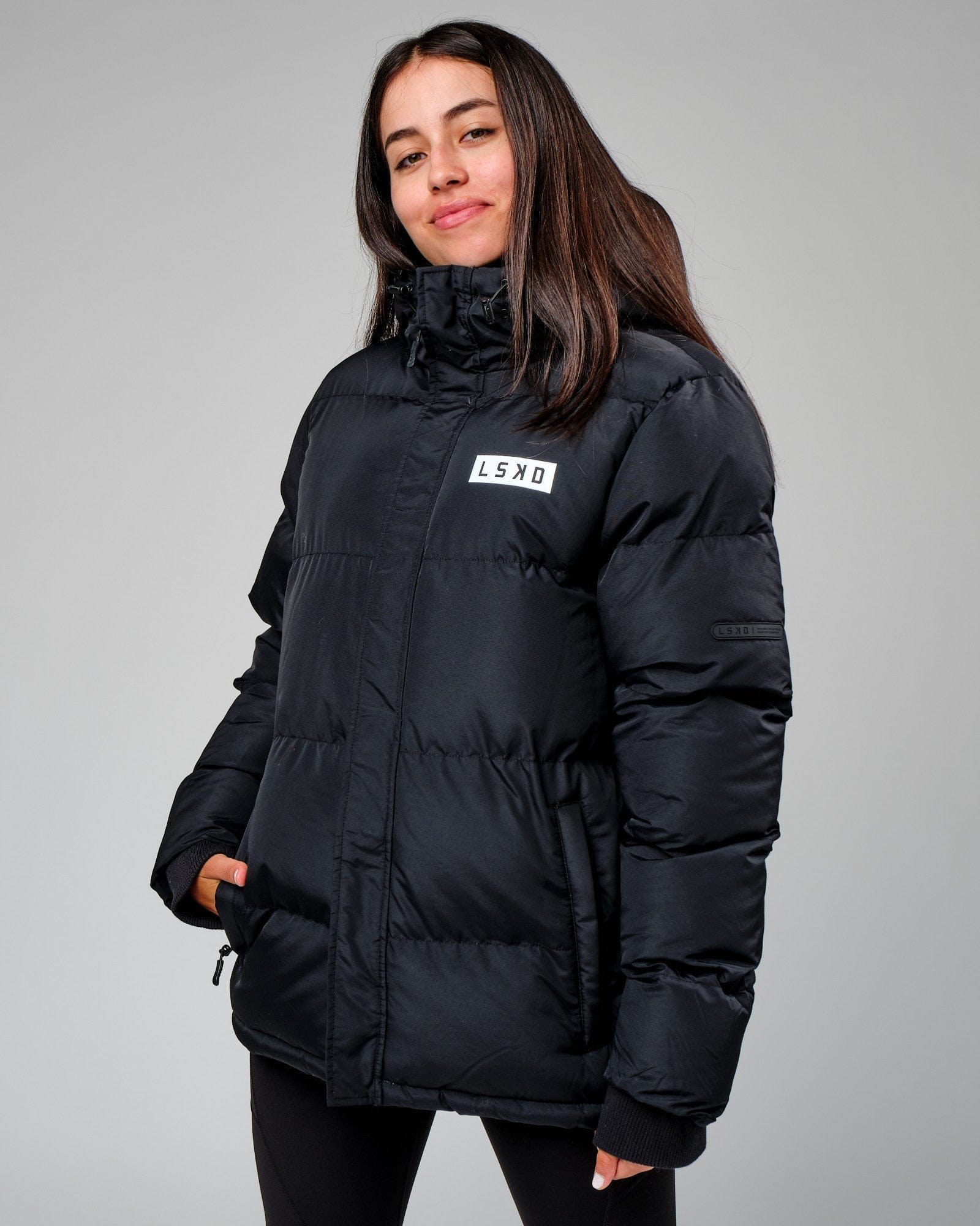 Model wearing Unisex Roasted Puffer Jacket Oversize 22 - Black