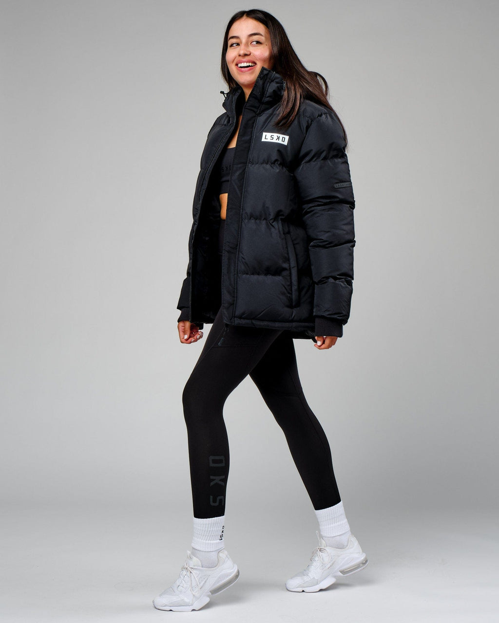 Model wearing Unisex Roasted Puffer Jacket Oversize 22 - Black