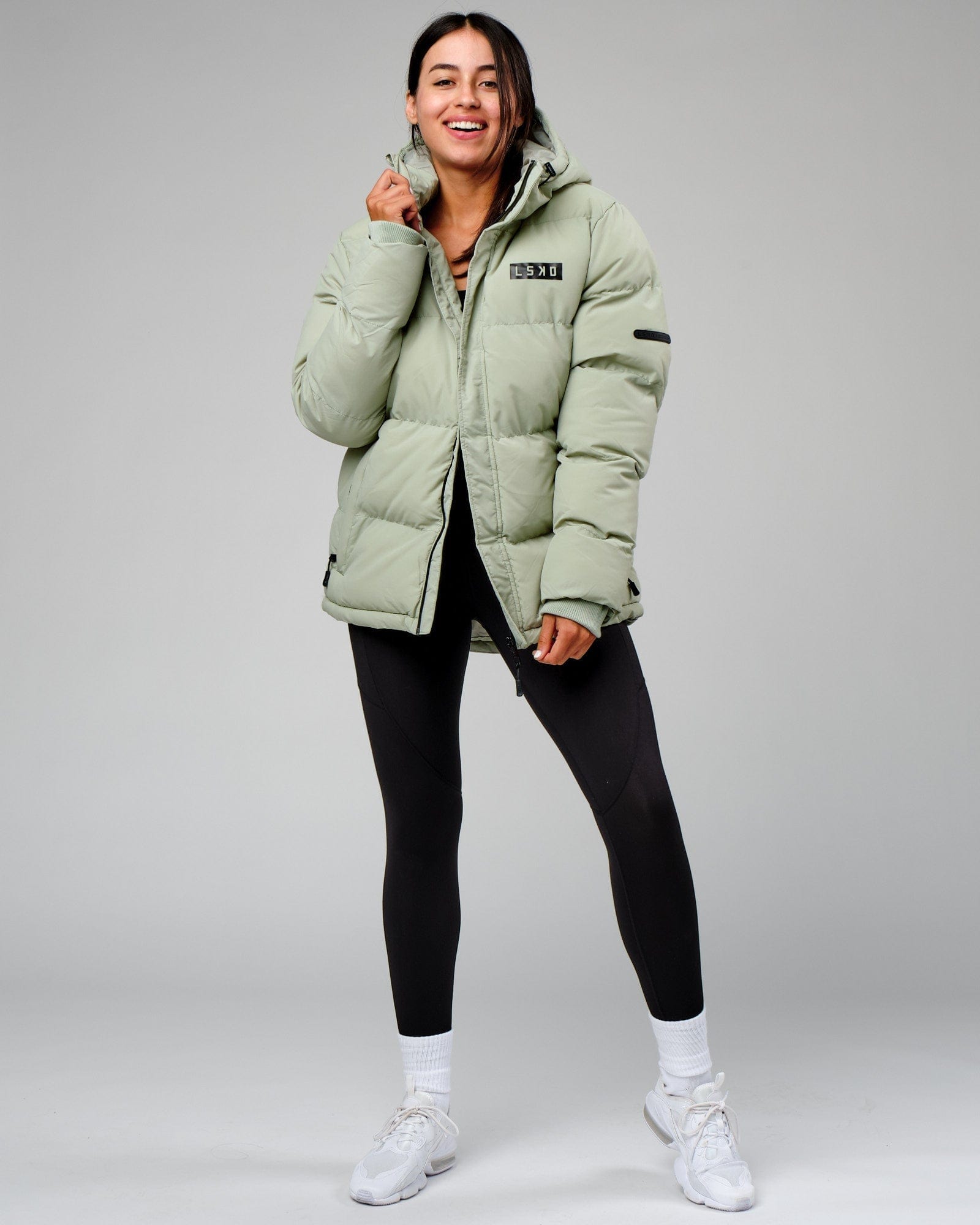 Model wearing Unisex Roasted Puffer Jacket Oversize 22 - Desert Sage