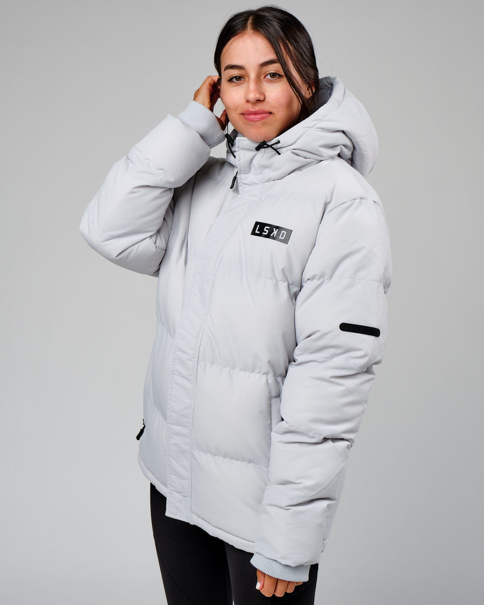 Model wearing Unisex Roasted Puffer Jacket Oversize 22 - Cloud