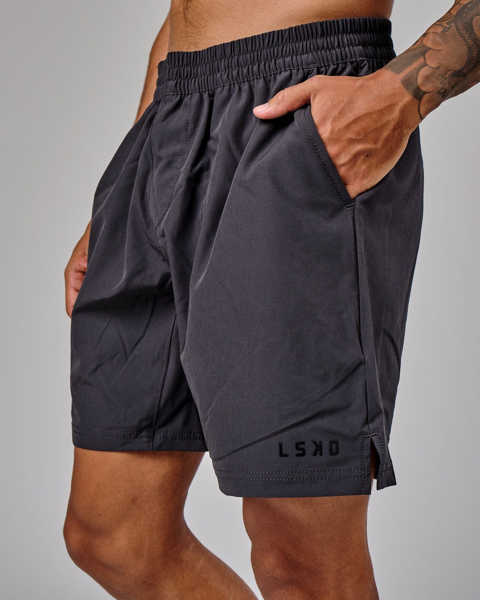 Model wearing Intensity 7" Performance Short - Phantom