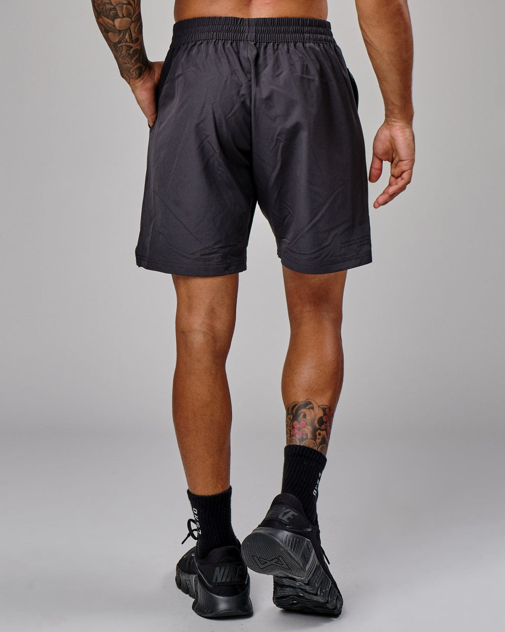 Model wearing Intensity 7" Performance Short - Phantom