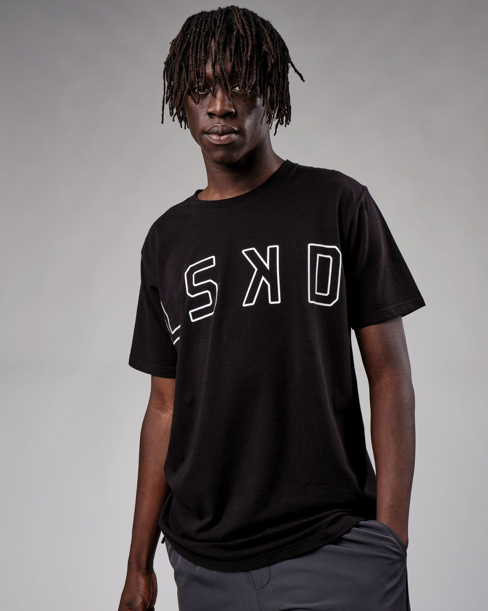 Model wearing Expand FLXCotton Tee - Black