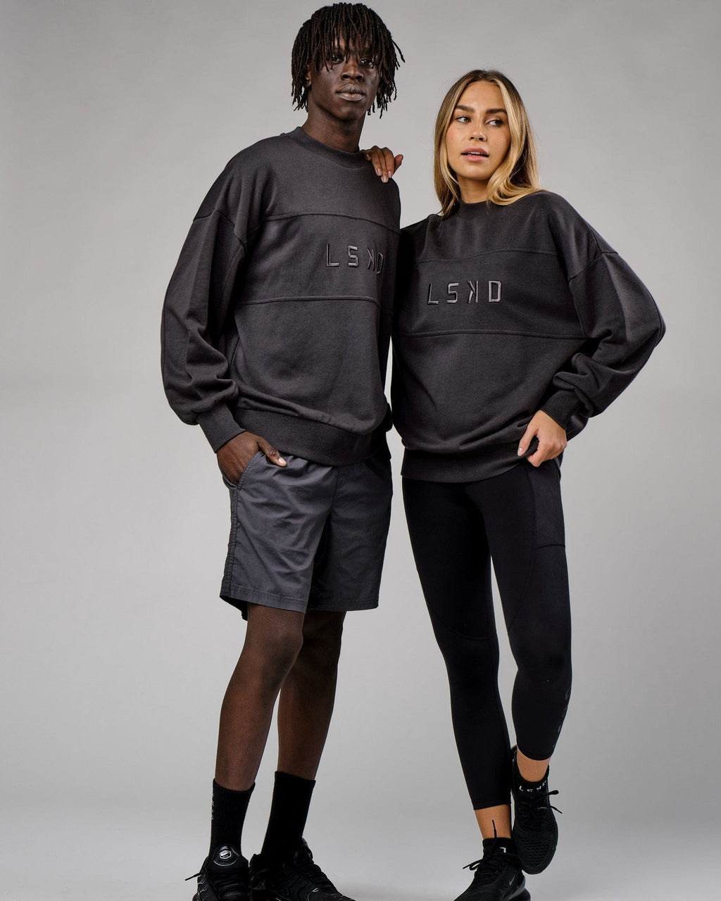 Model wearing Unisex Slice Sweater Oversize - Phantom