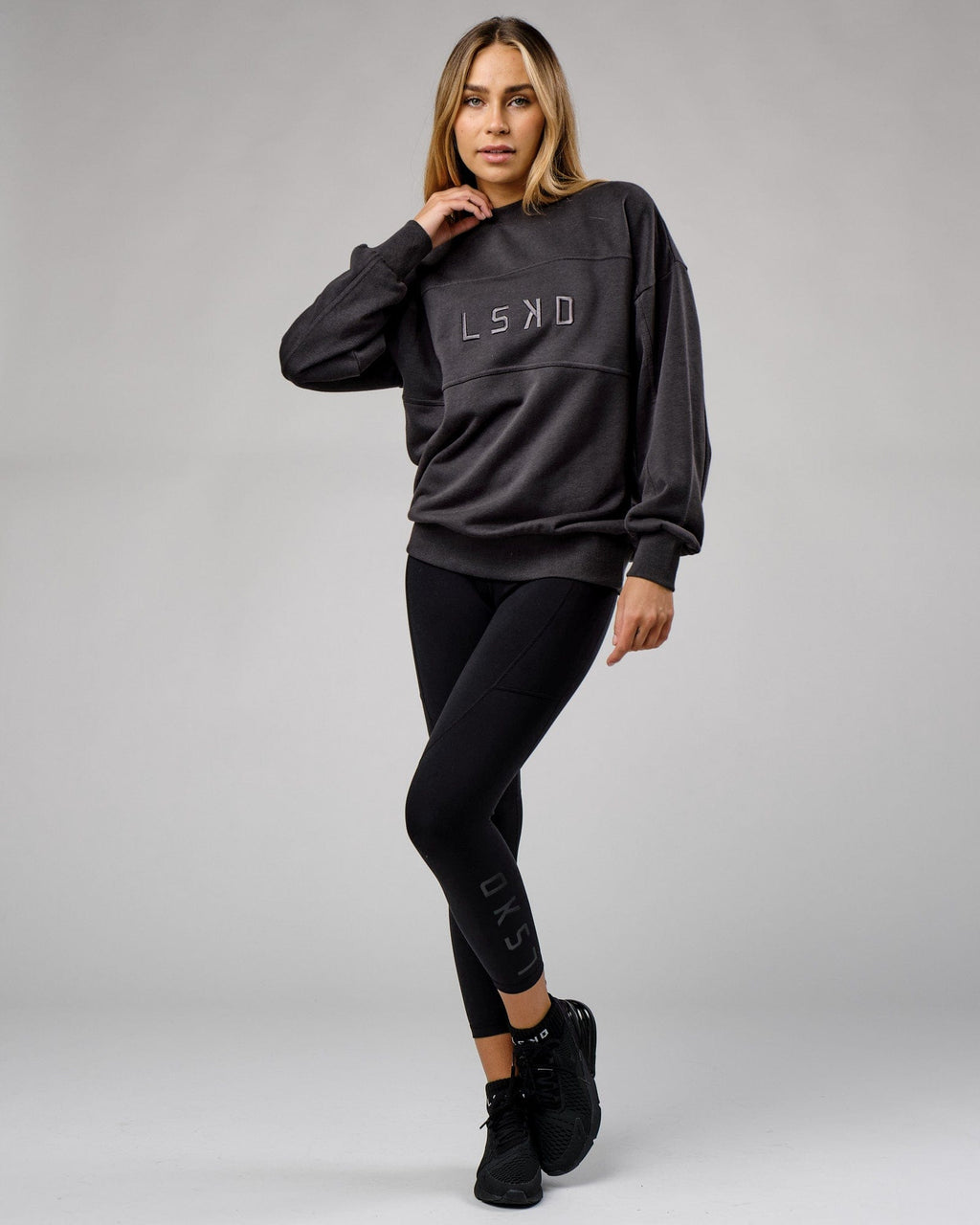 Model wearing Unisex Slice Sweater Oversize - Phantom