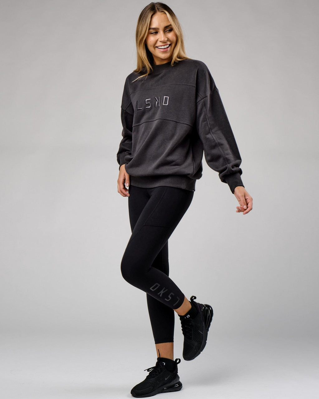 Model wearing Unisex Slice Sweater Oversize - Phantom