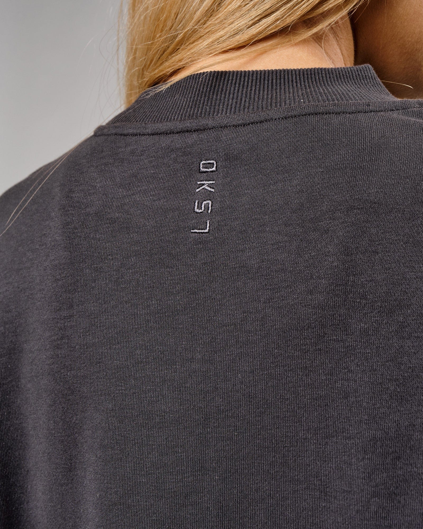 Model wearing Unisex Slice Sweater Oversize - Phantom