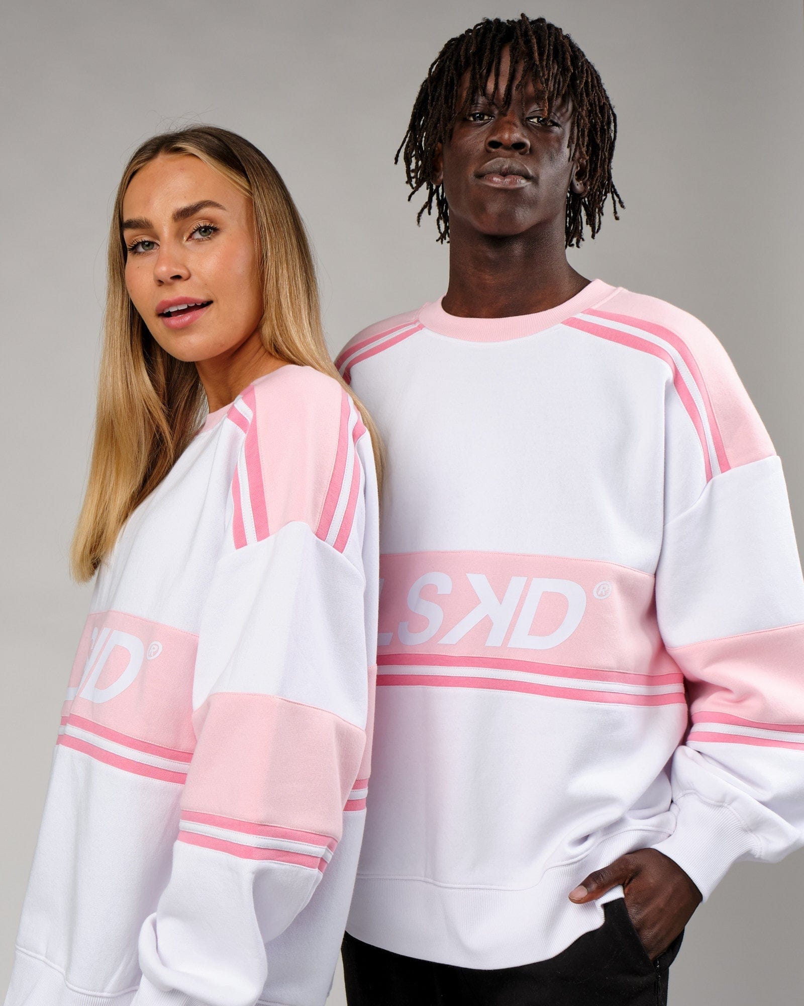 Model wearing Unisex A-Team Sweater Oversize - Petal Pink-White