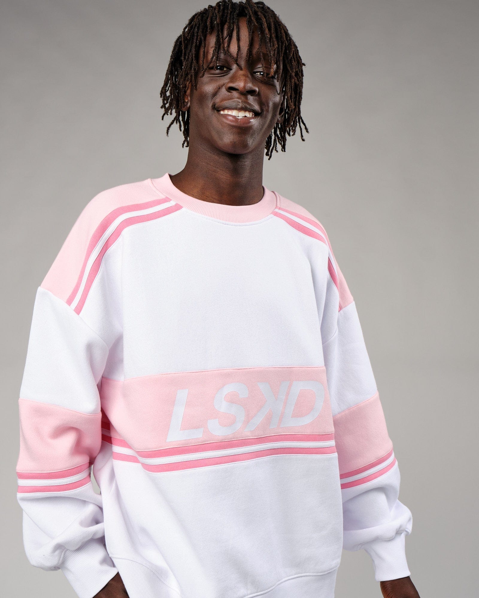 Model wearing Unisex A-Team Sweater Oversize - Petal Pink-White