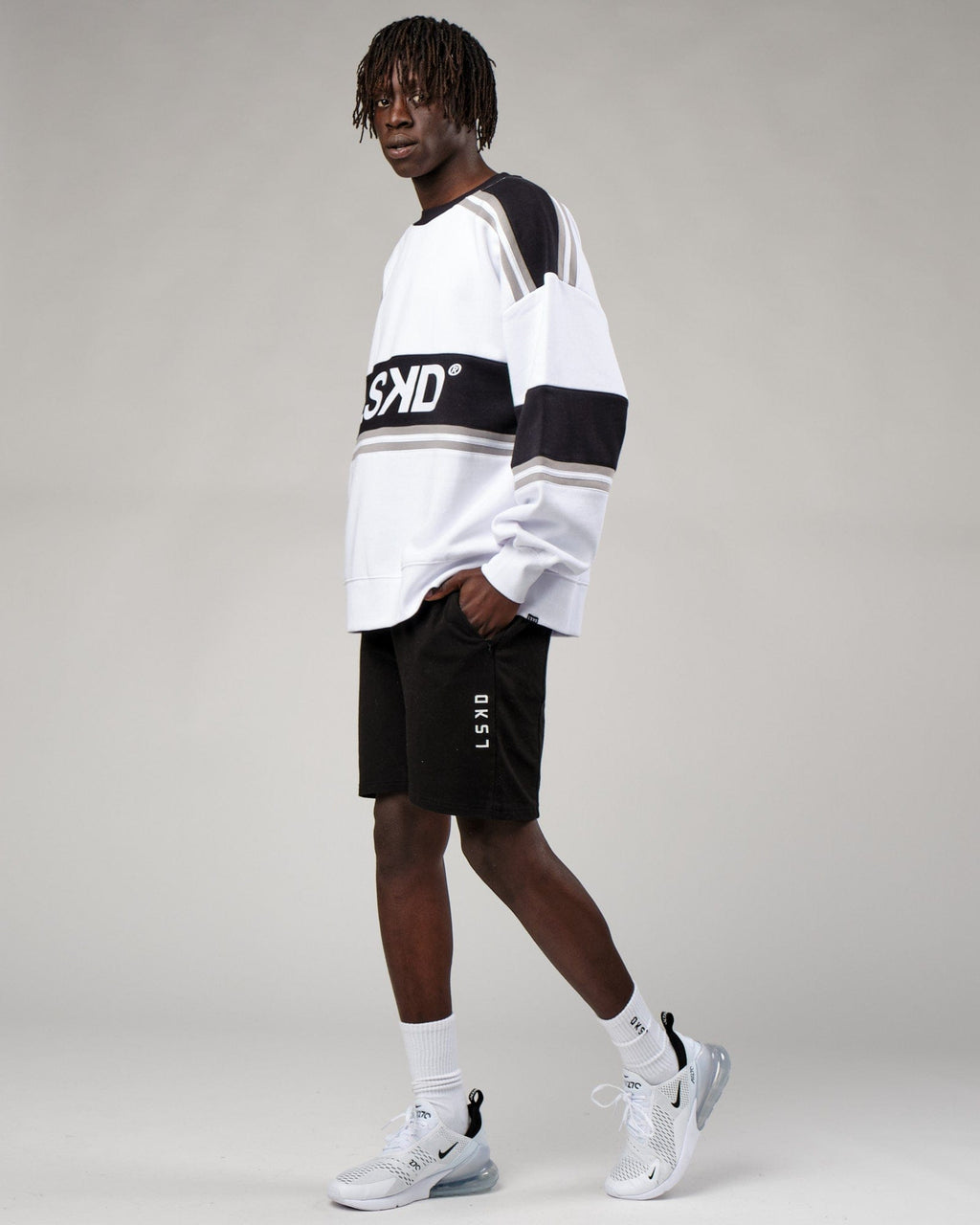 Model wearing Unisex A-Team Sweater Oversize - White-Black-Alloy