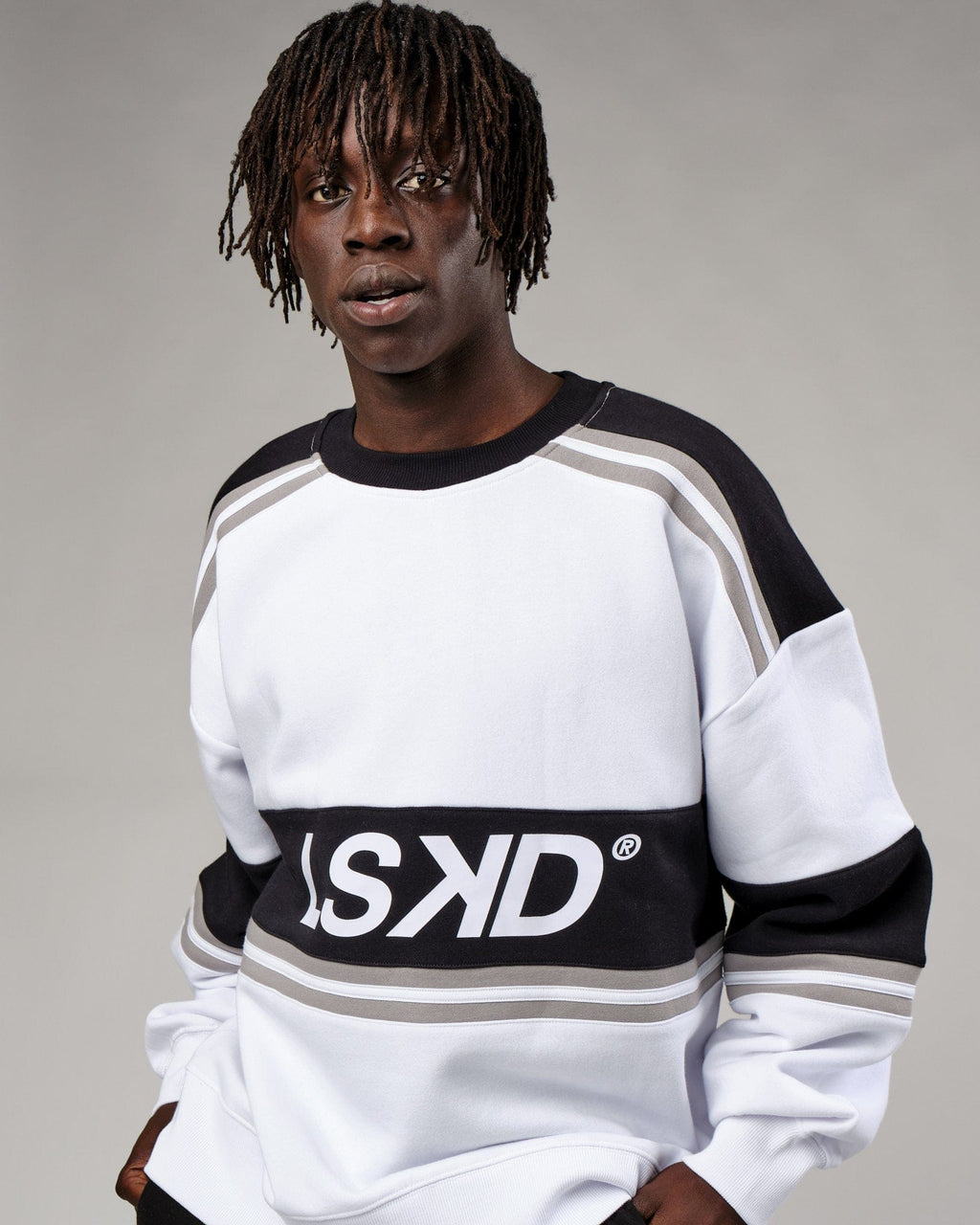 Model wearing Unisex A-Team Sweater Oversize - White-Black-Alloy