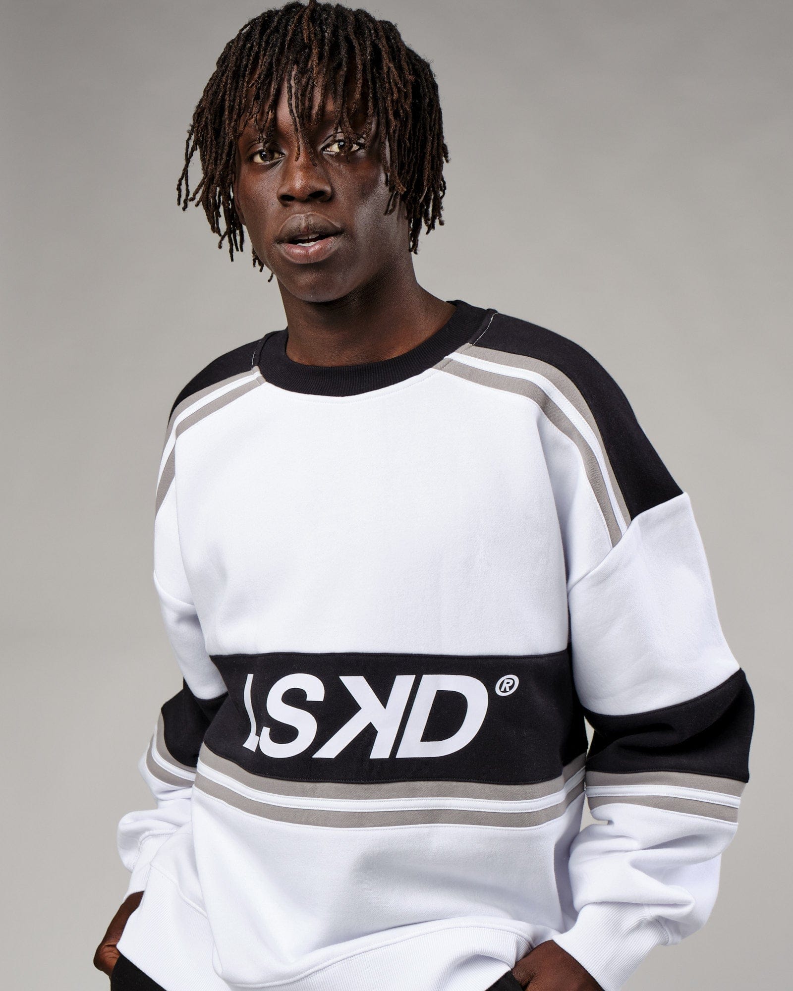 Model wearing Unisex A-Team Sweater Oversize - White-Black-Alloy