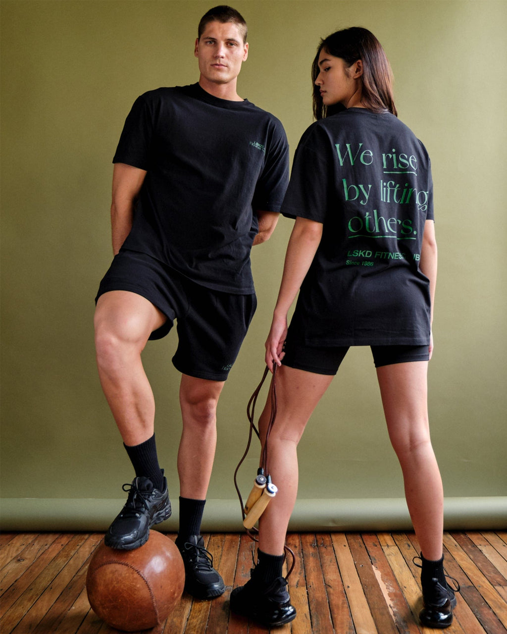 Model wearing Unisex Uplift Tee Oversize - Black