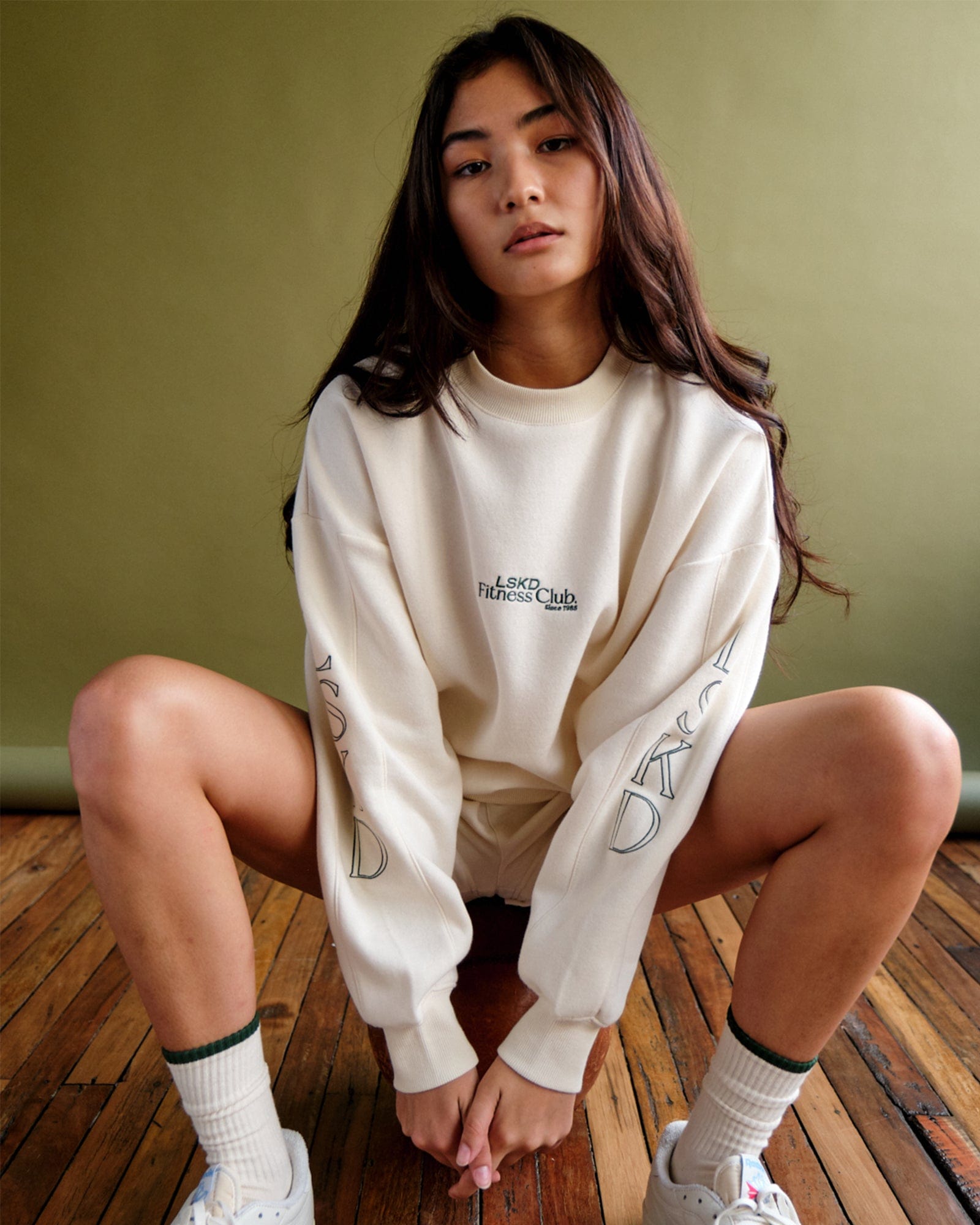 Model wearing Court Sweater Oversize - Cream