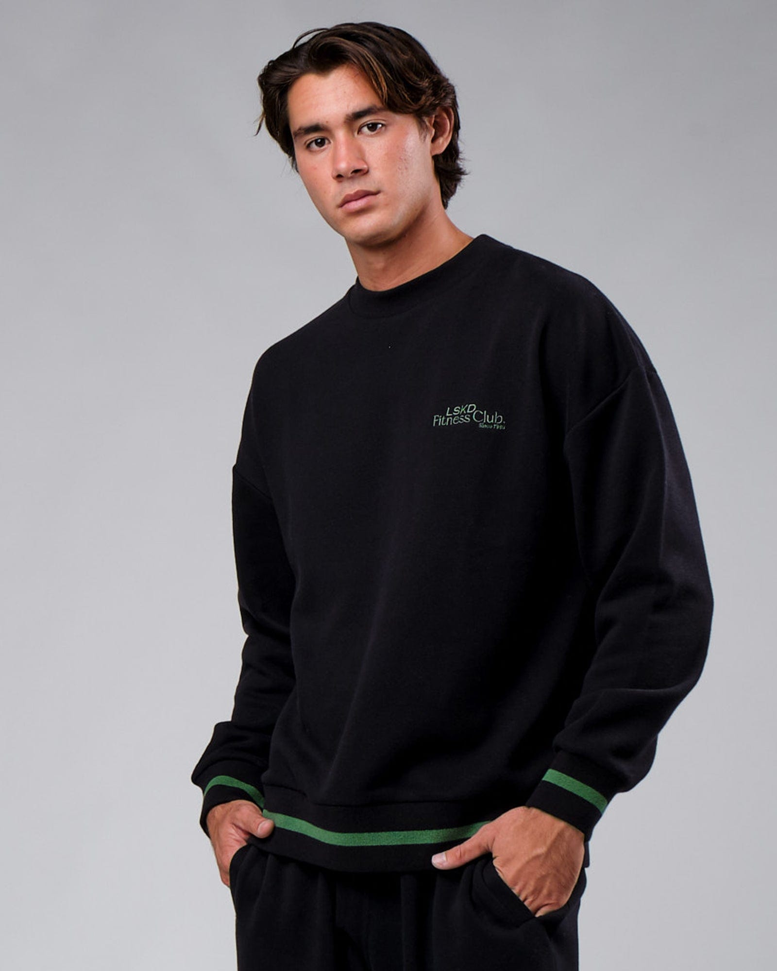 Model wearing Clubhouse Sweater Oversize - Black