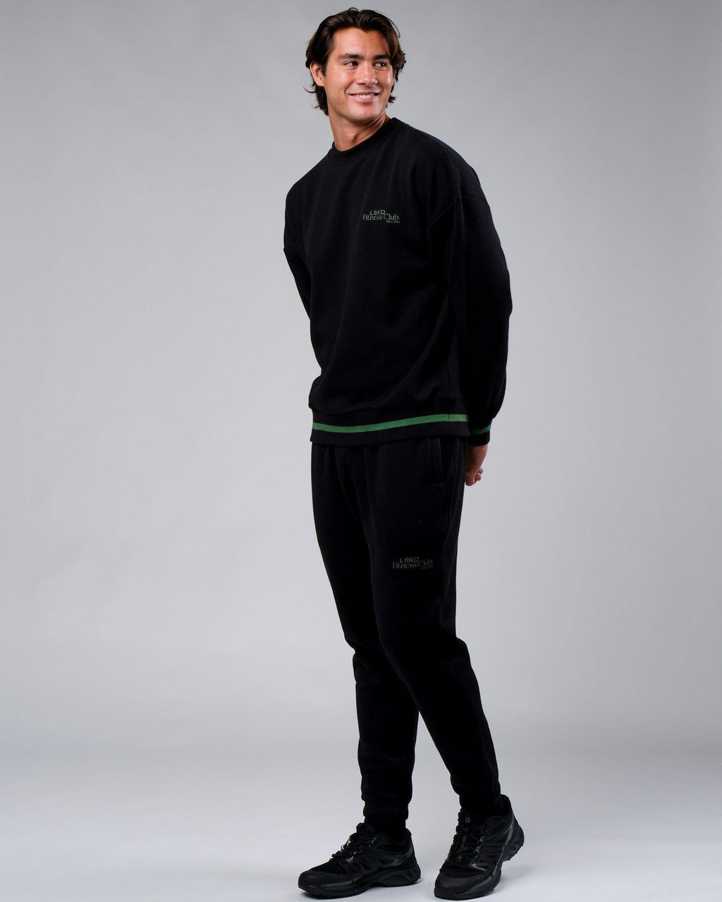 Model wearing Clubhouse Sweater Oversize - Black