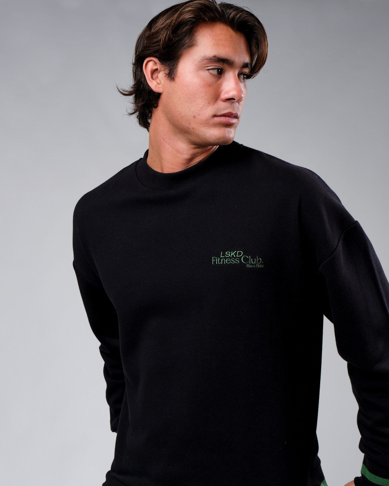 Model wearing Clubhouse Sweater Oversize - Black