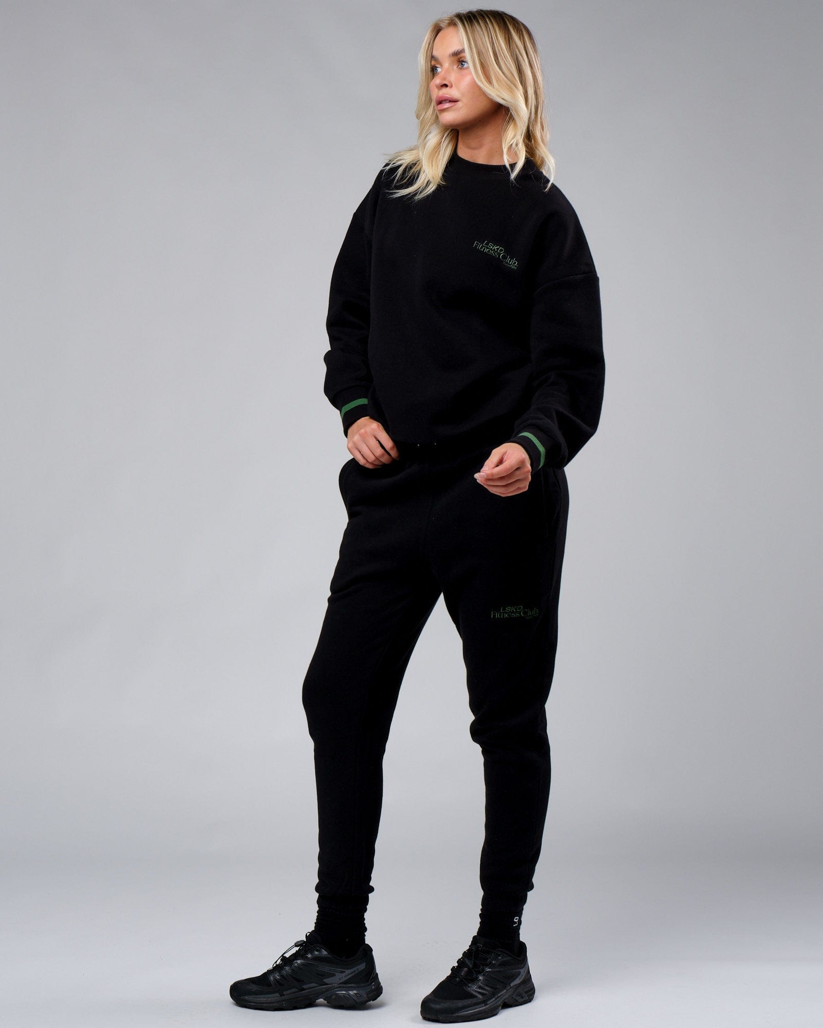 Model wearing Unisex Clubhouse Sweater Oversize - Black