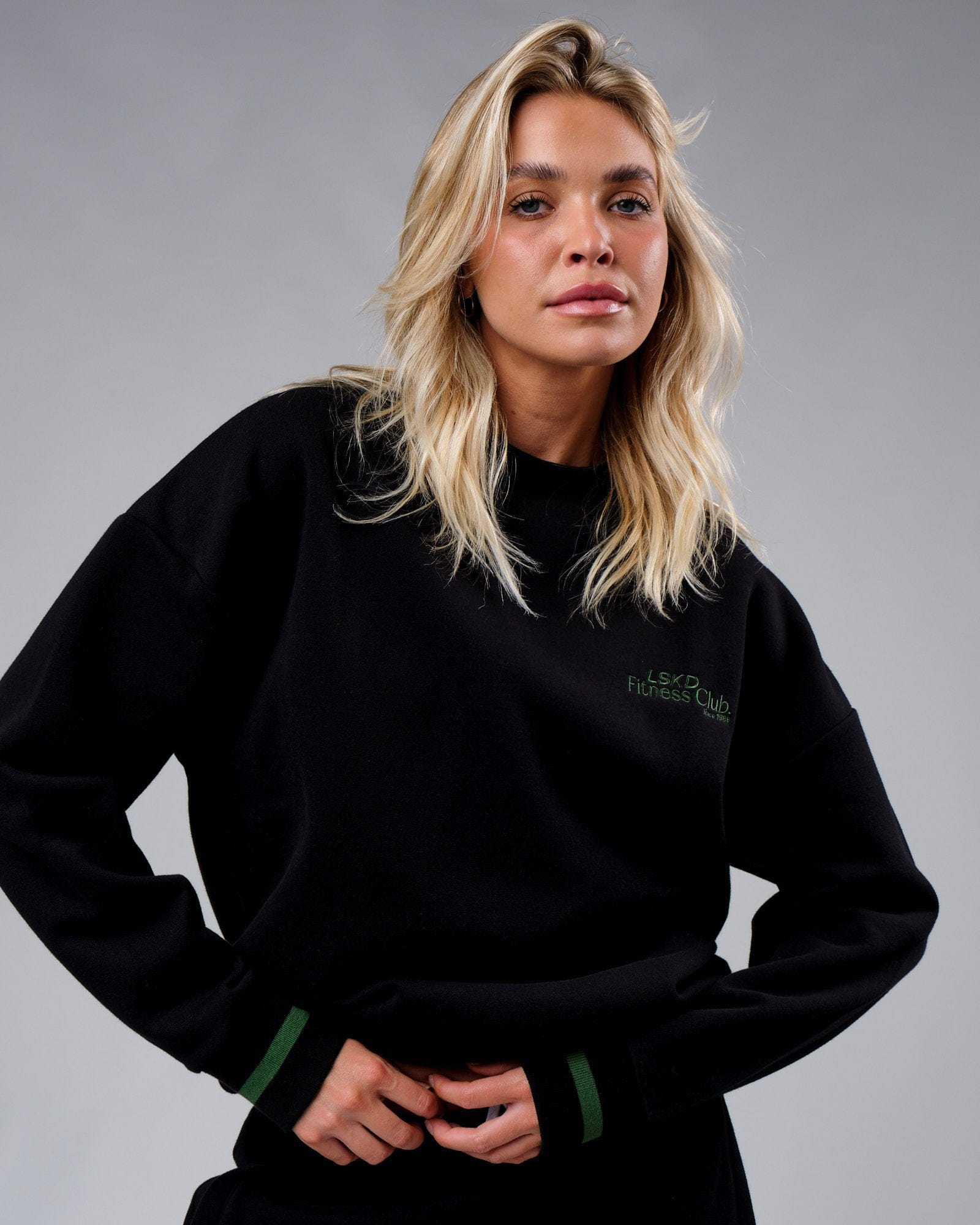 Model wearing Unisex Clubhouse Sweater Oversize - Black