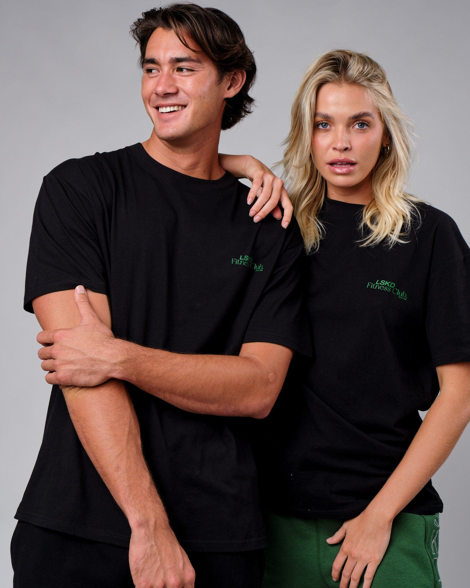 Model wearing Unisex Uplift Tee Oversize - Black