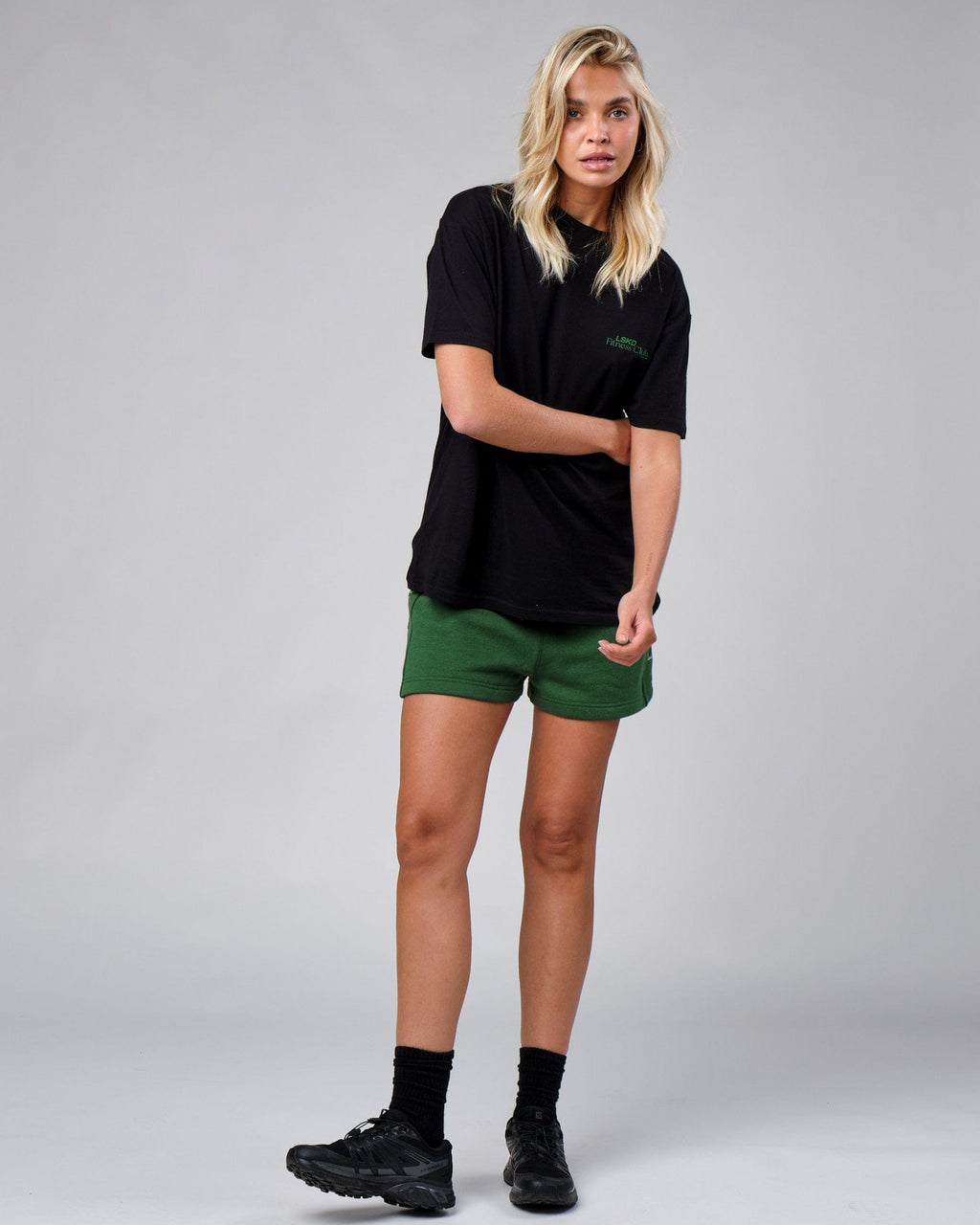 Model wearing Unisex Uplift Tee Oversize - Black