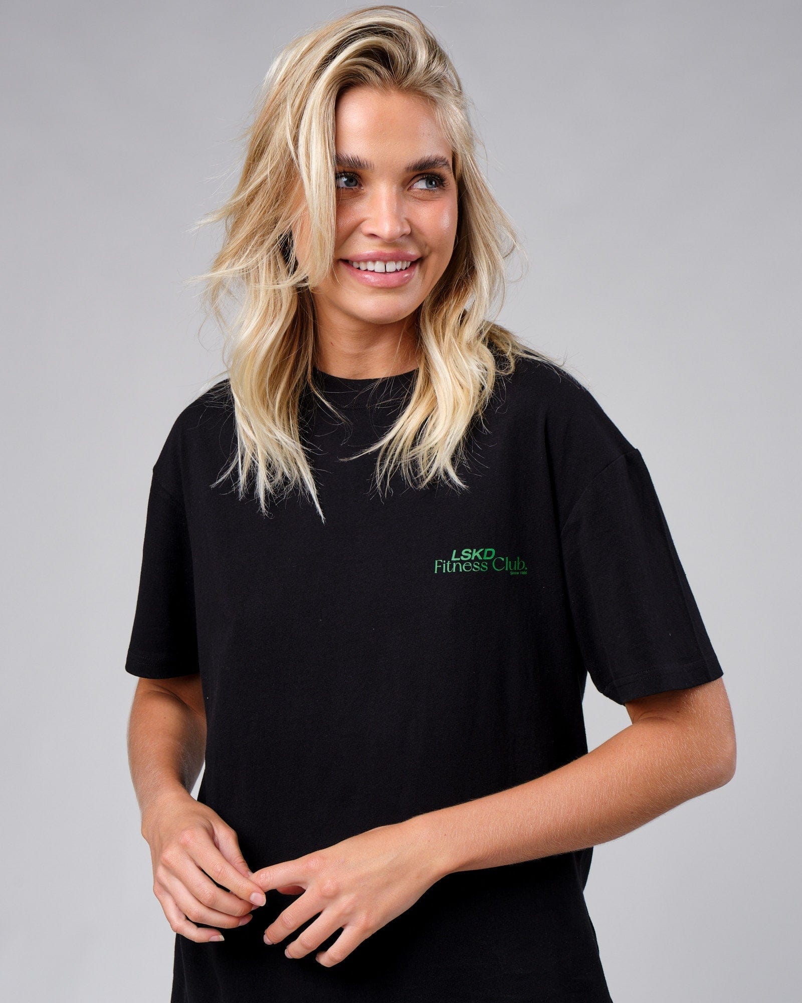 Model wearing Unisex Uplift Tee Oversize - Black