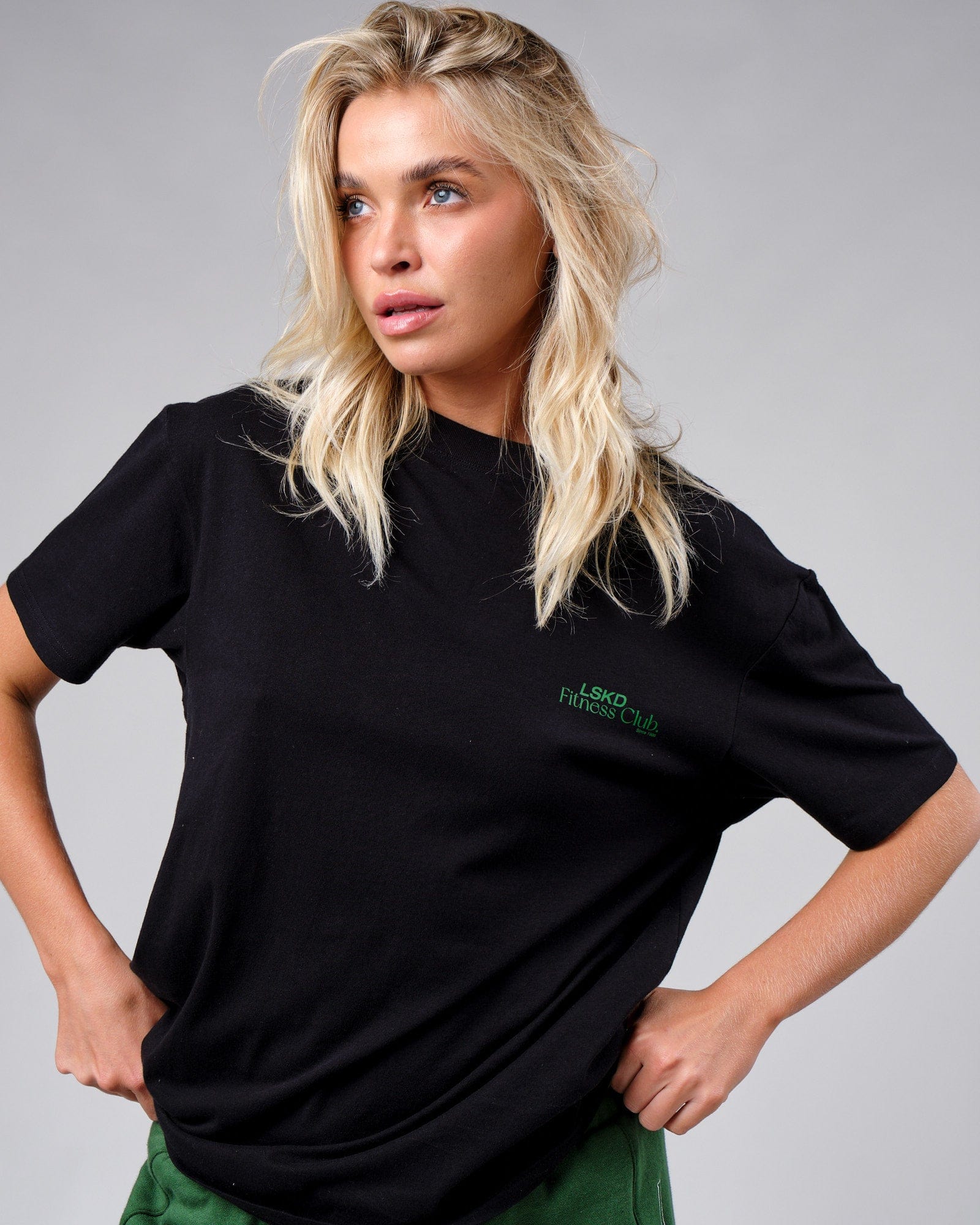 Model wearing Unisex Uplift Tee Oversize - Black