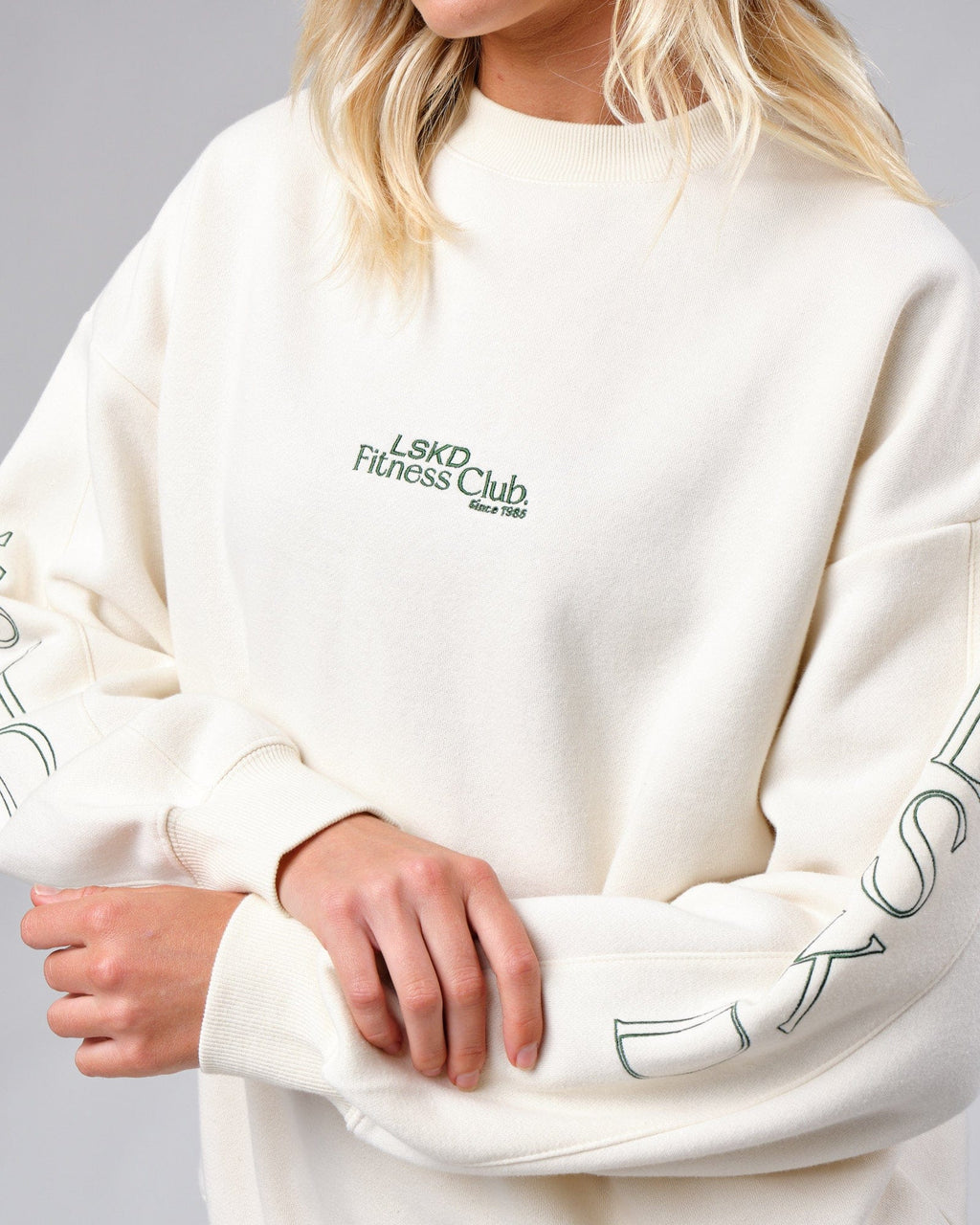 Model wearing Court Sweater Oversize - Cream