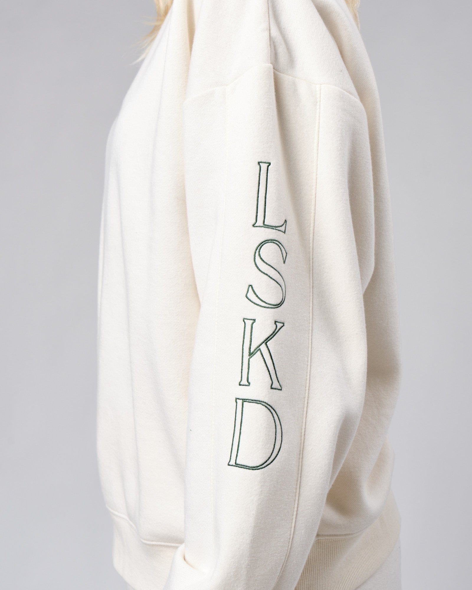 Model wearing Court Sweater Oversize - Cream