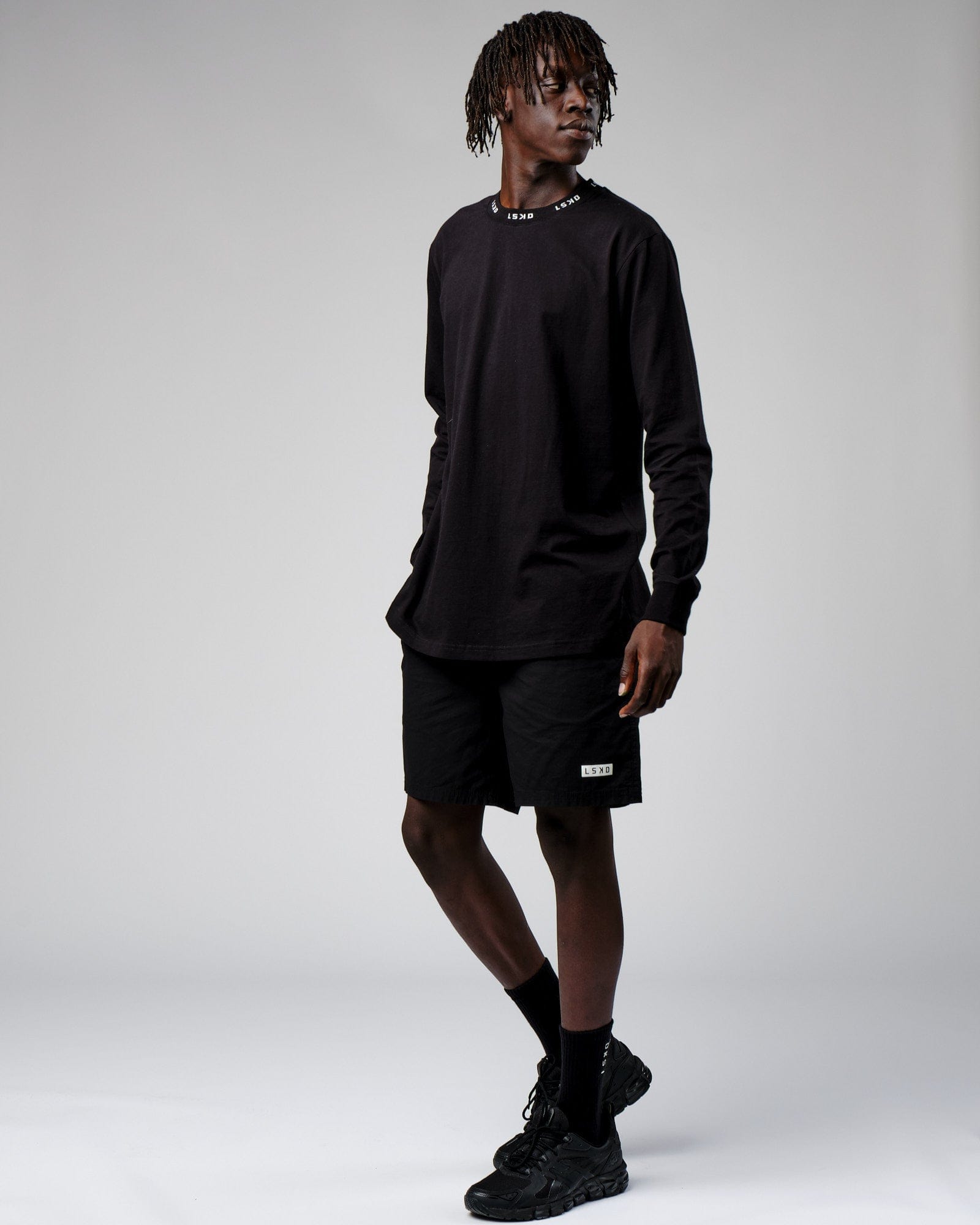 Model wearing Laps LS Tee Oversize - Black